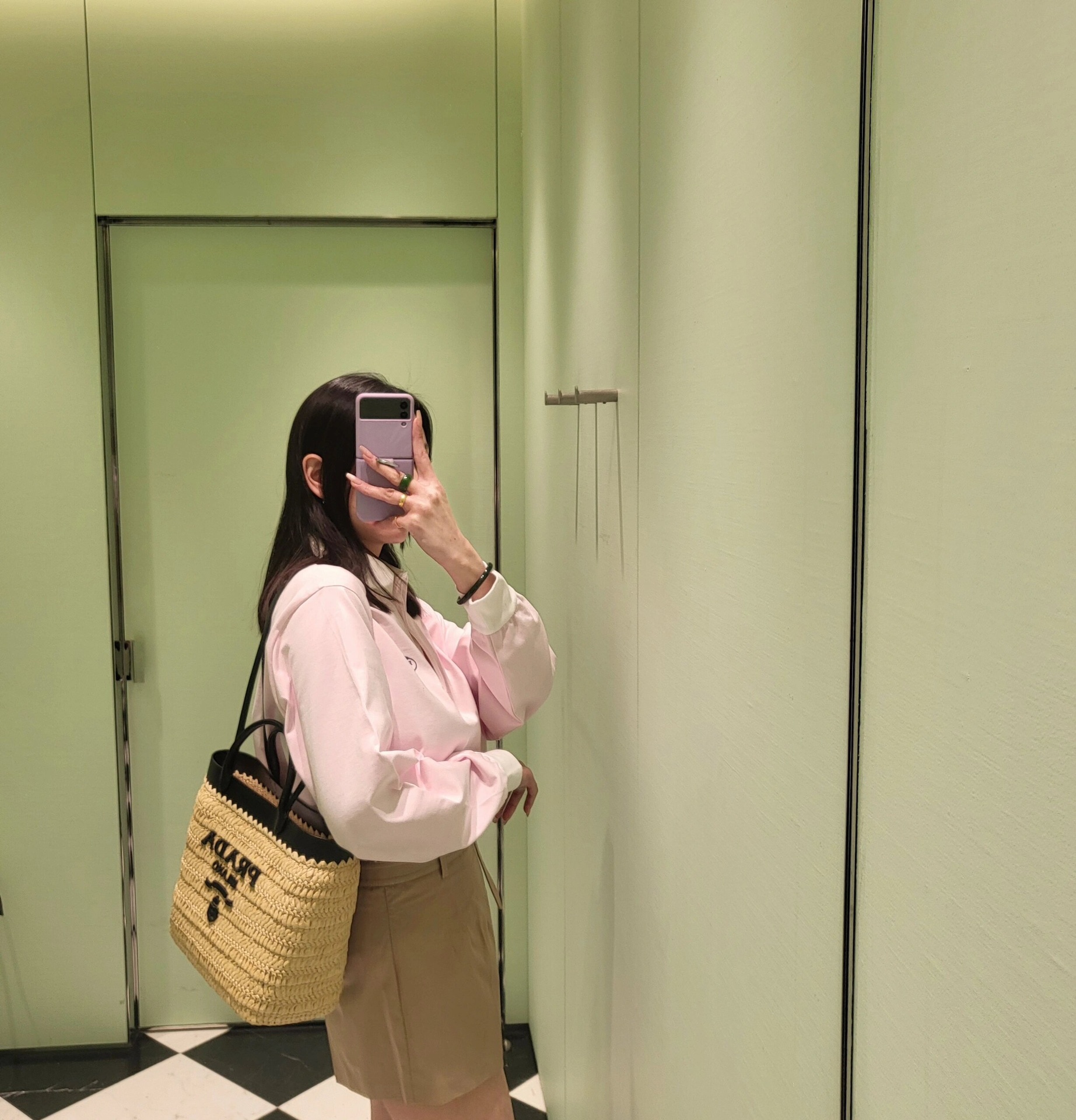 Prada Product _d9vqfUKjvFVkpkzk-nlcRnjC75-6vPu76hFy2kw