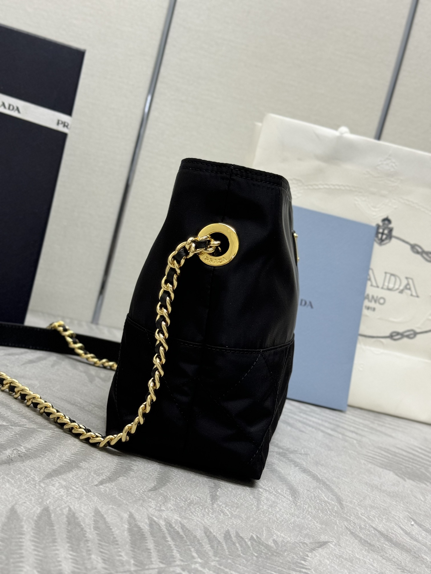 ，(配专柜对版全套包装，独家订制)，🎉中古斜挎包🎉🎉🎉1BD645🎉🎉朱珠同款
这款Vintage中古链
