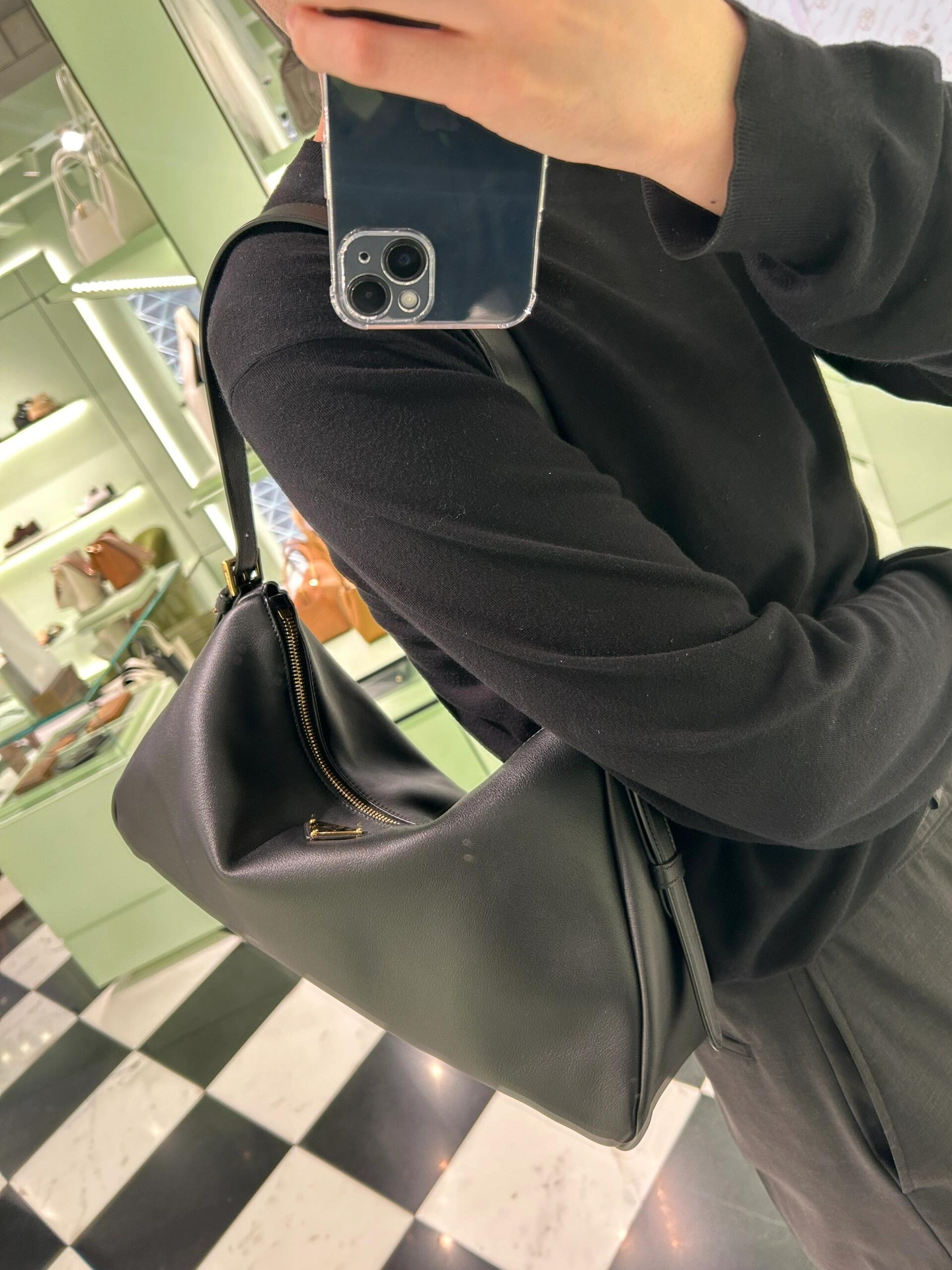 Prada Product _d9_qfakiWwyDsSNxUsyqLce_U18xxxv4gYSLL_Q