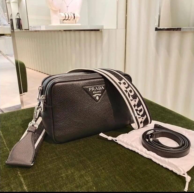 Prada Product _dmJqfnyP3_8RaS9jCCnF0zg14EUj5vx1CIg5Q3g
