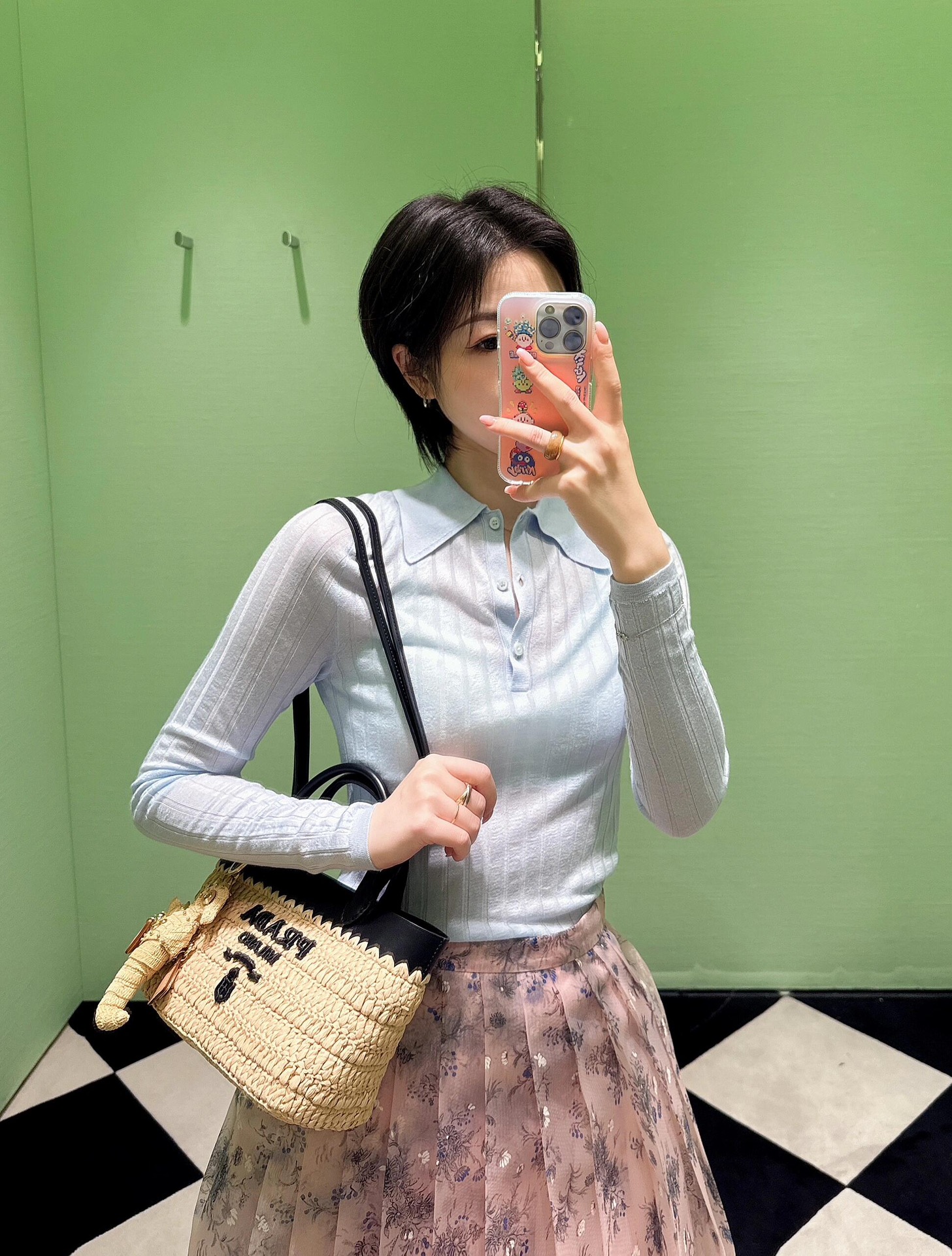 Prada Product _dqqqfJ7hMnIcFJU9IsS4-_INUs7B67JejVNt_0g
