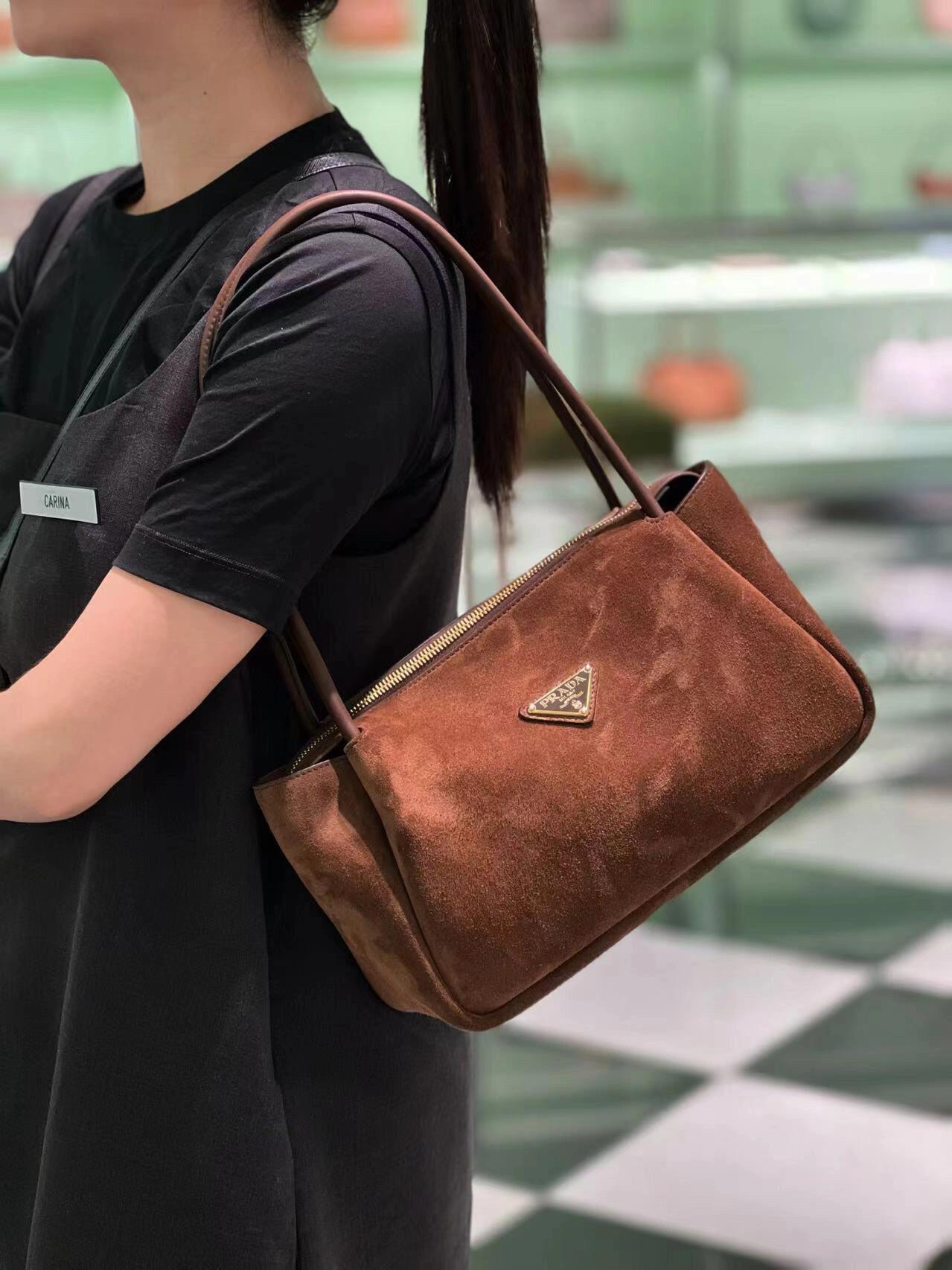 Prada Product _degqf0Dj_GI5TD-nRbeVTyQOv9VdJ4haEh92CgA