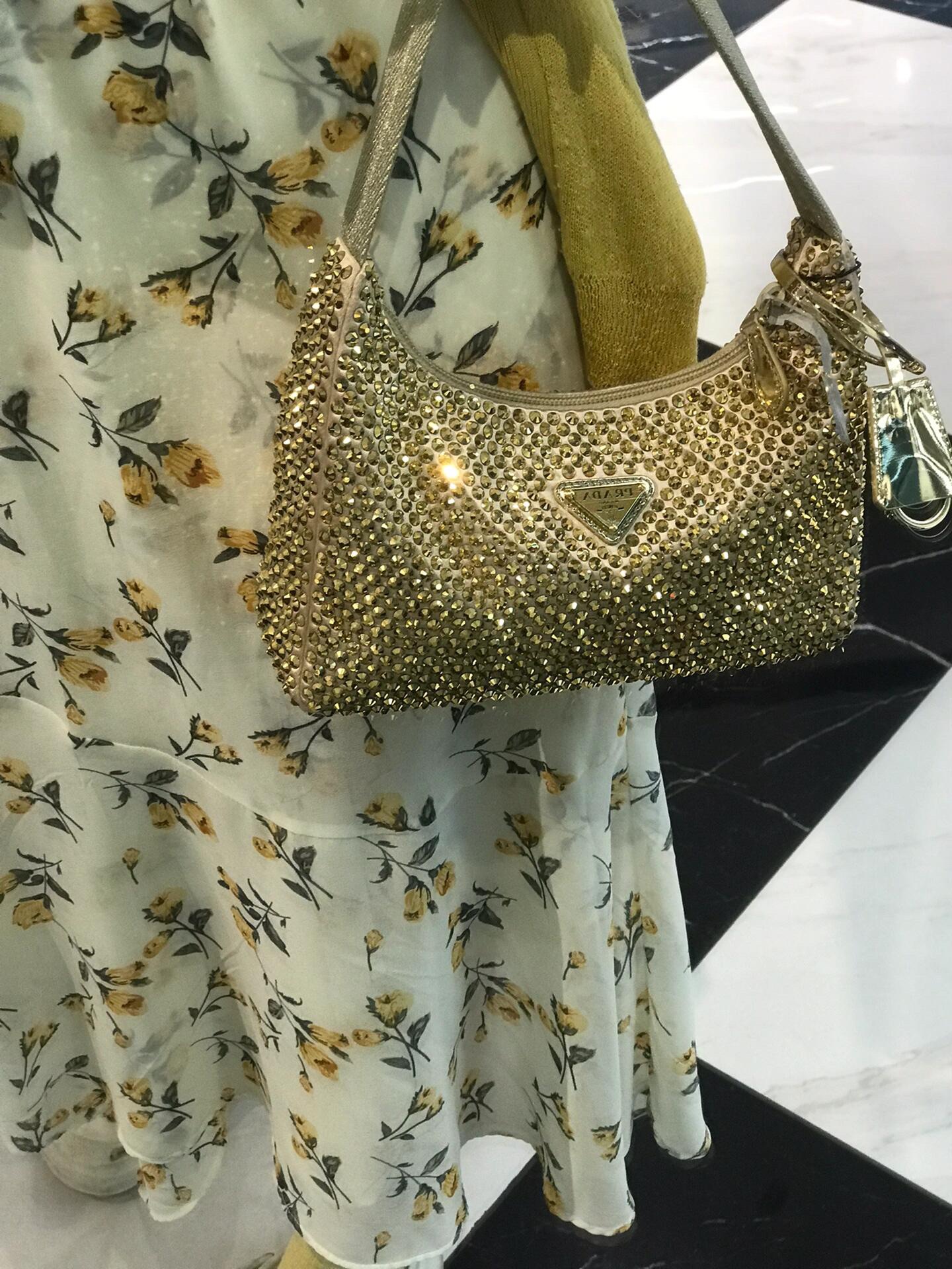 Prada Product _dbLqfTfsFmKDhApCOd4VinPO9hvnpWsQeS2b3ww