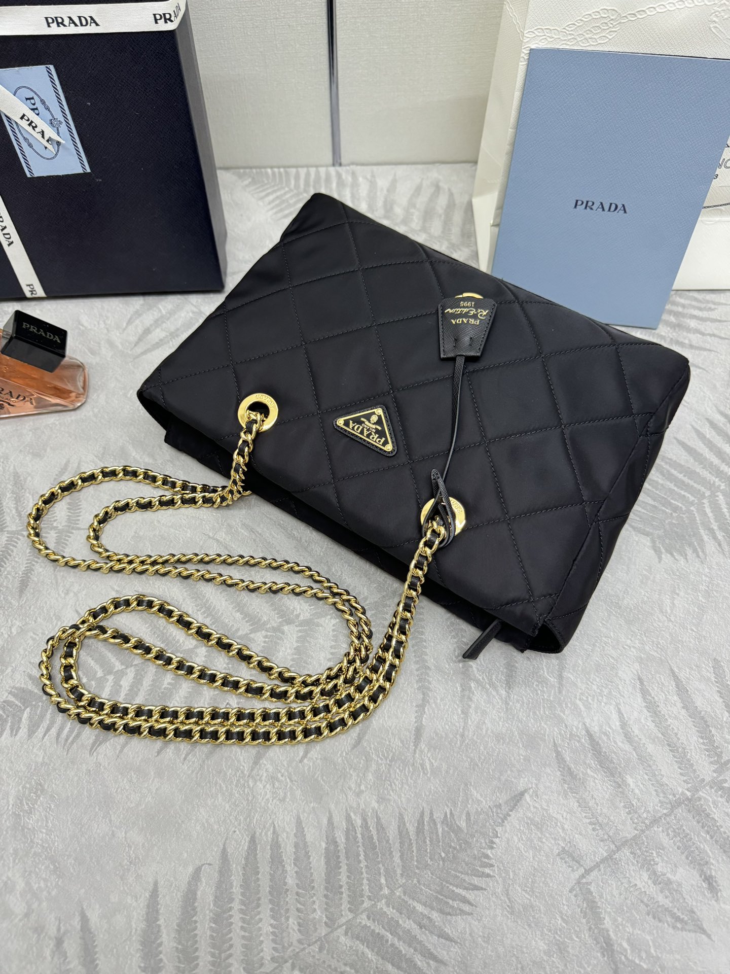 ，(配专柜对版全套包装，独家订制)，🎉中古拉链款中号🎉1BG529中号31cm🎉🎉
这款Vintage中