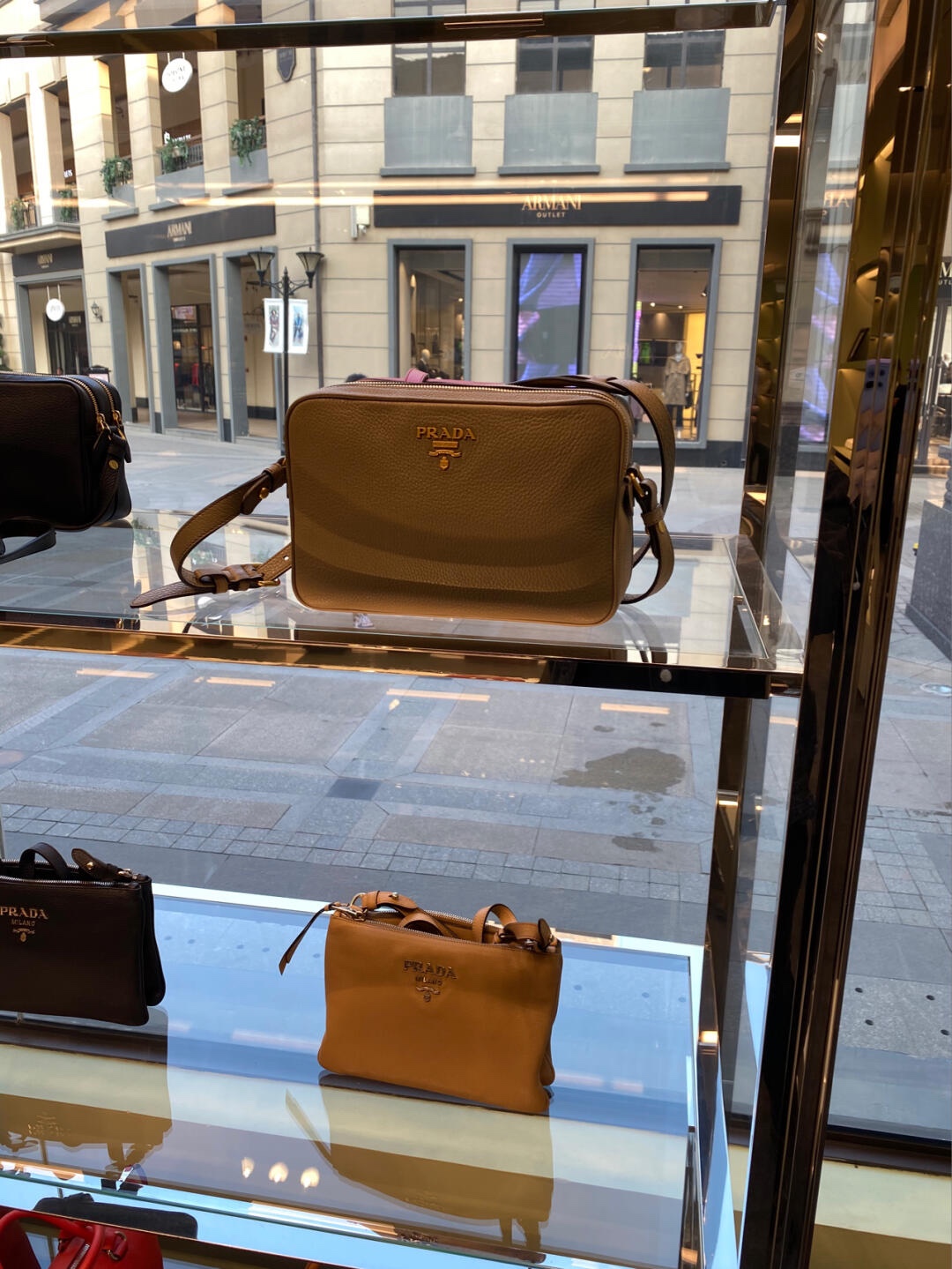 Prada Product _dqaqf2UgQ12HfEA5zmAOWrekXRw7d2Vgx3B4kRg