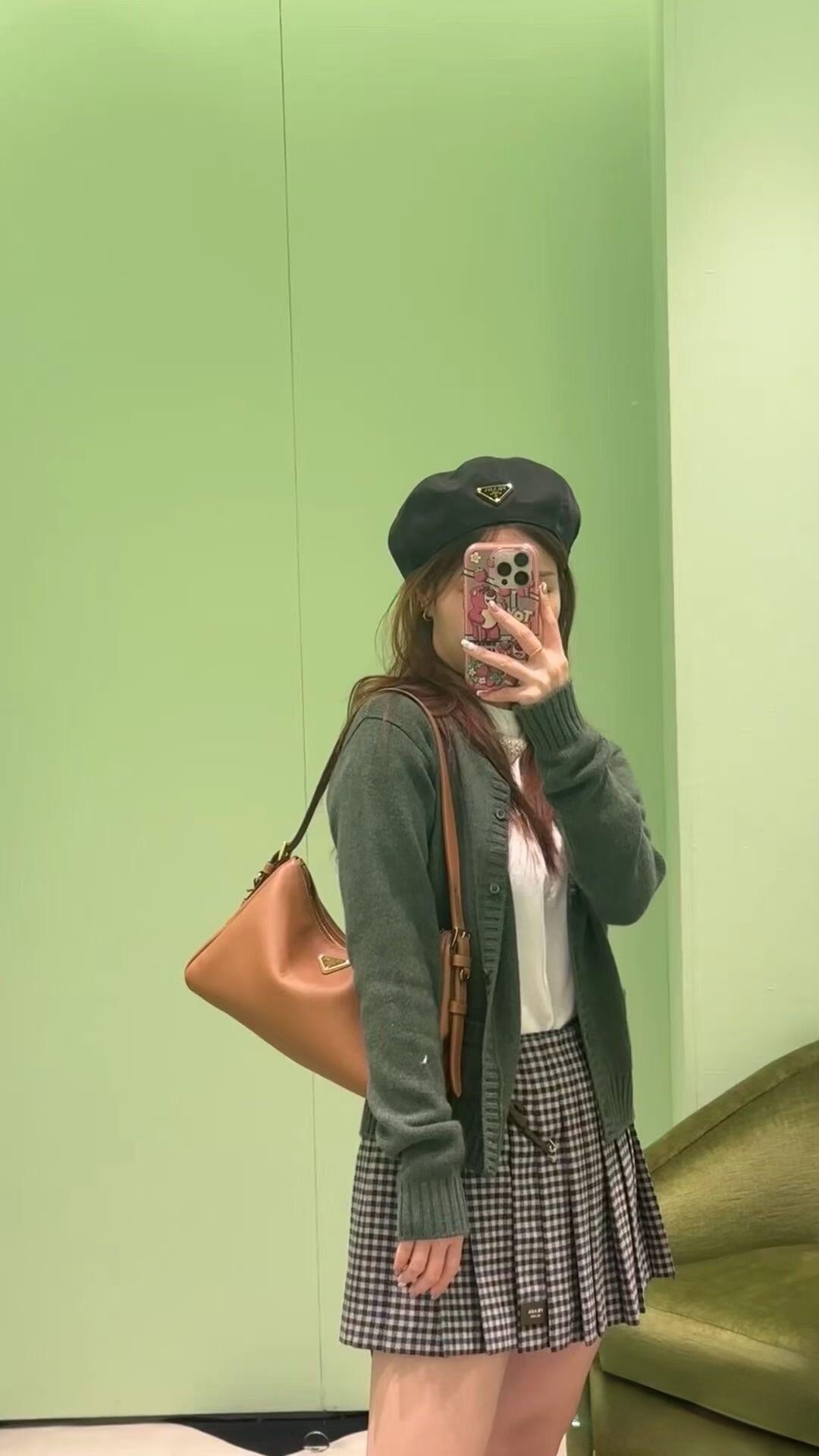 Prada Product _dd6qfjKlES9vOajFfS2NbX36splJ5EFVrcLlcgQ
