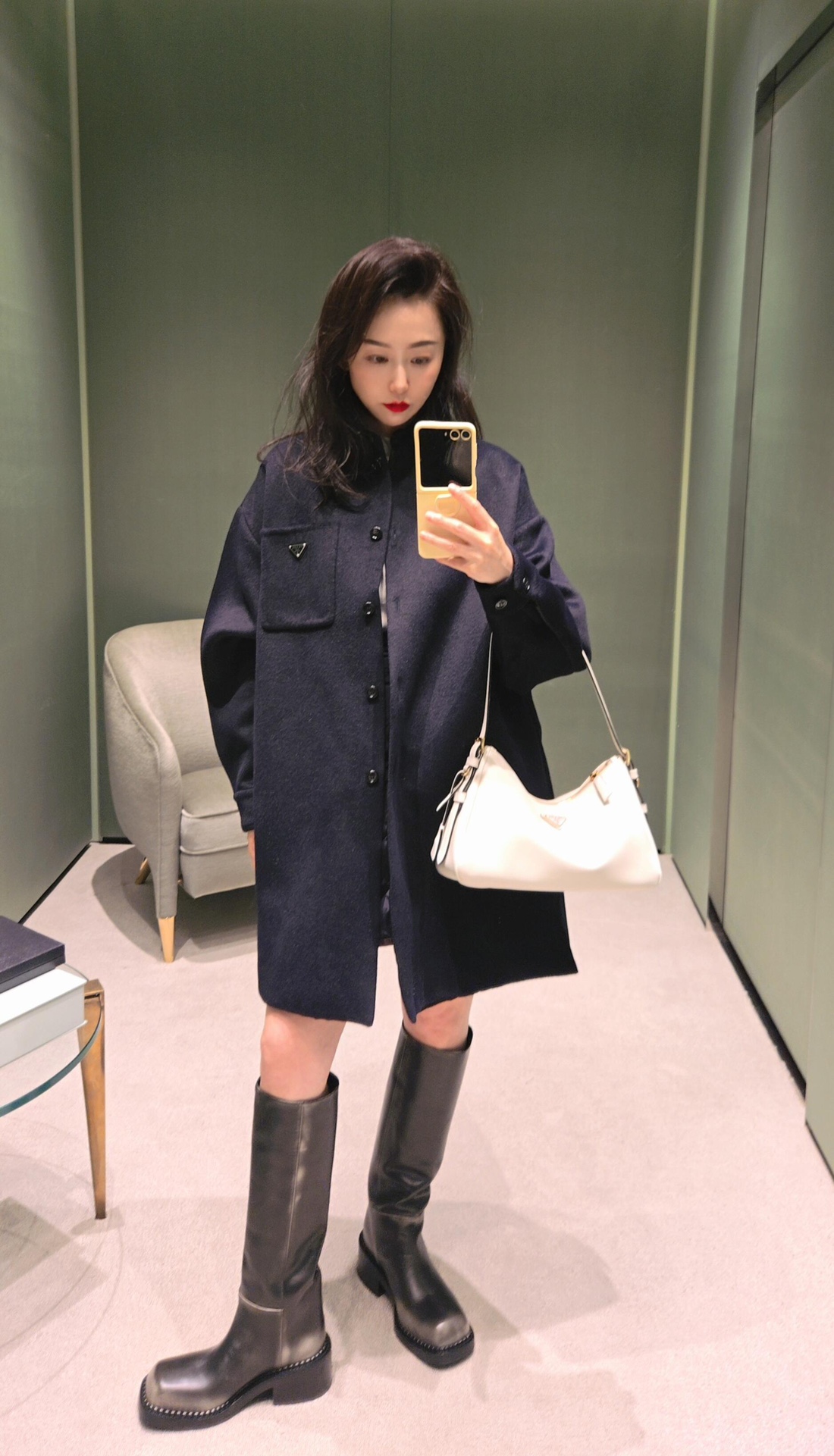 Prada Product _dD3qfDqcYnz4u-nsgw7CoF4QWEoLwUgn6eMtH_g