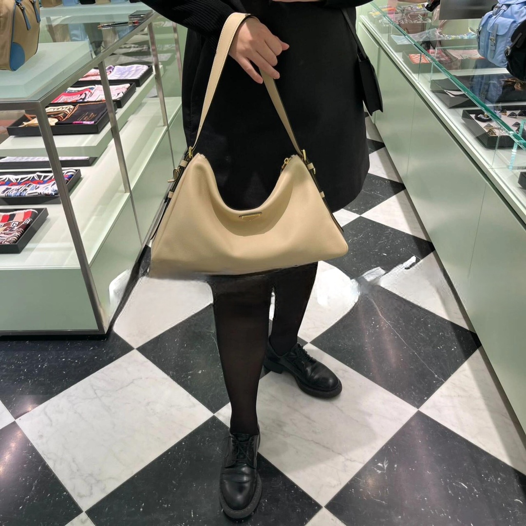 Prada Upper body picture