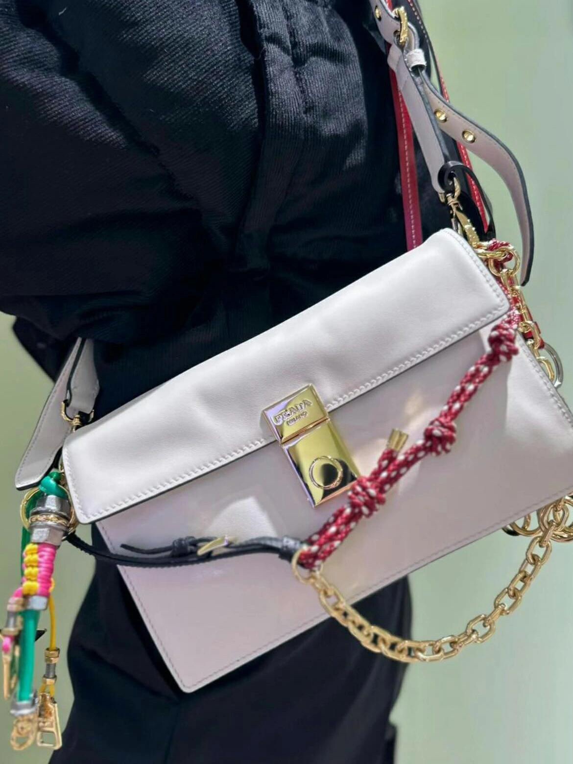 Prada Product _dx1qfpFVcU-khjOneNON8FQ1IfSa1glJGHYdNyQ