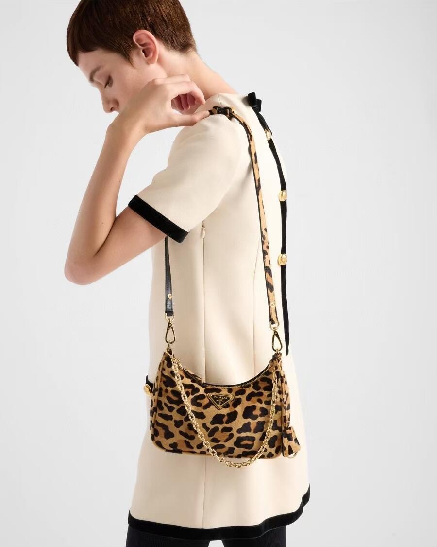 Prada Product _dyoqfcH4Pz-ae-ASx-LyXLXah2rSCUU3ITlU4yg