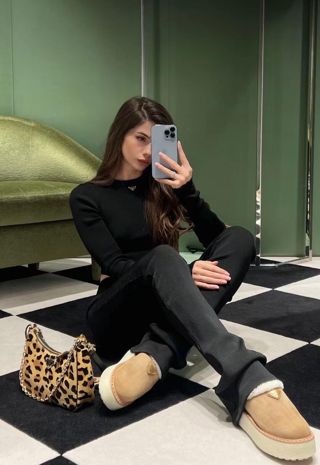 Prada Product _dgwqfTvPTqeN7KMig66_H5lZ3yvrkKE4OIq8d0g