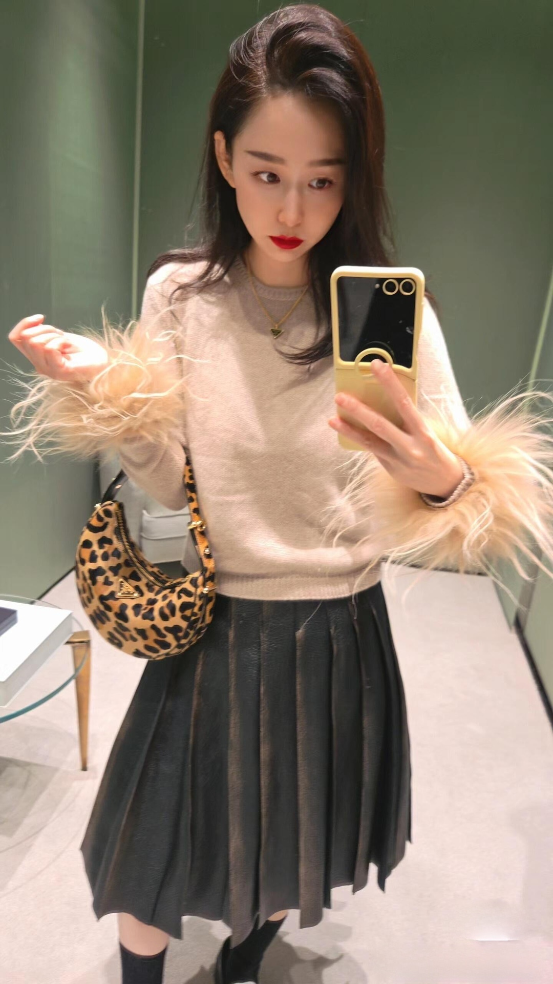 Prada Product _dxLqf3j_eC822S5QDparkm_fXyGBb0BvrFJCbPg