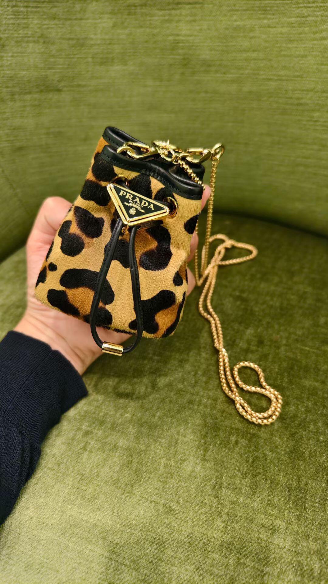 Prada Product _dsBqfb6H3QOCypaCpgPhDGy-zz2_Asm_3NvydoA