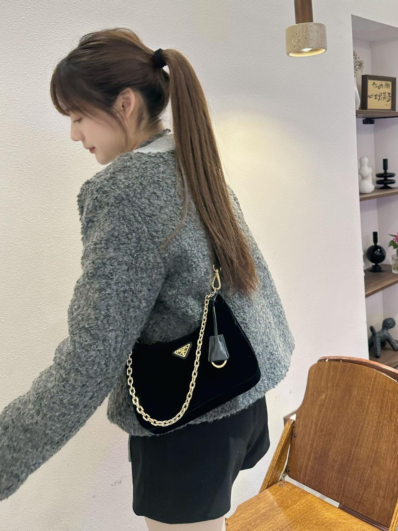 Prada Product _dmDqfxSETJZX6mG9-8_BBk7ZRF90xDDIikfQzkQ