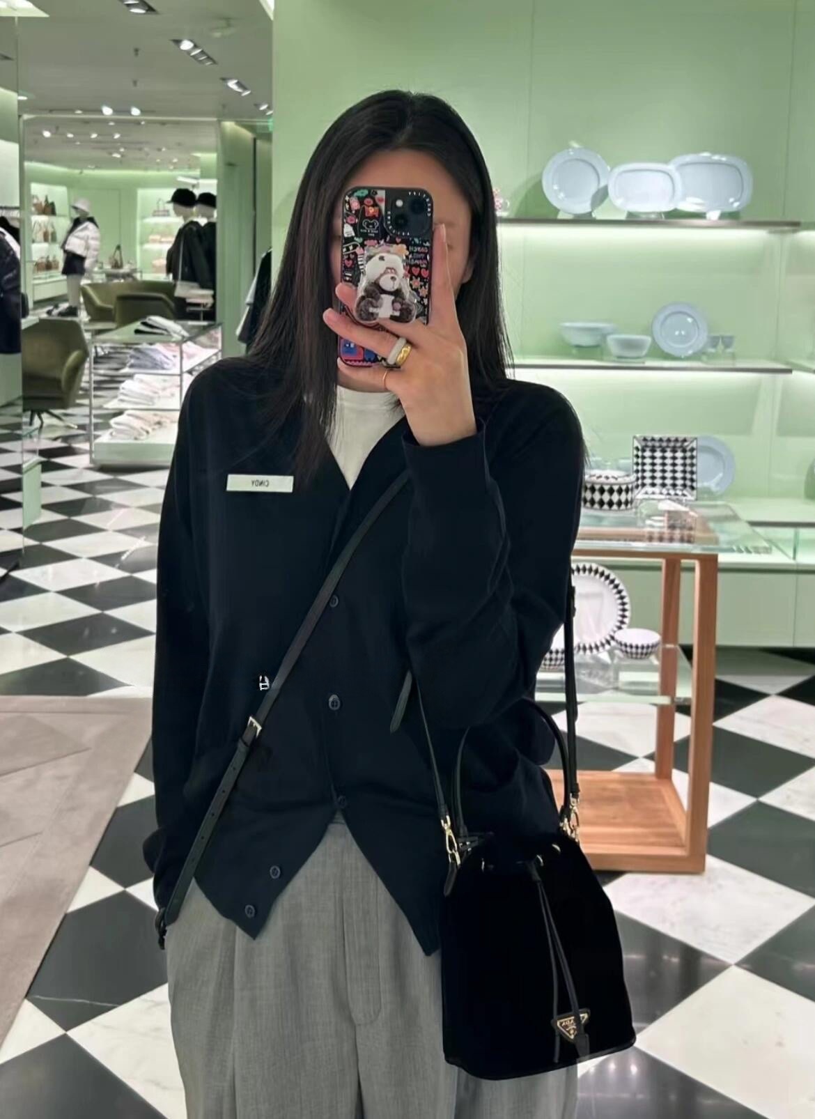 Prada Product _doxqfbLpxQgyYkHKn3St-Wu6qY-Fh3cEo4eDbIQ