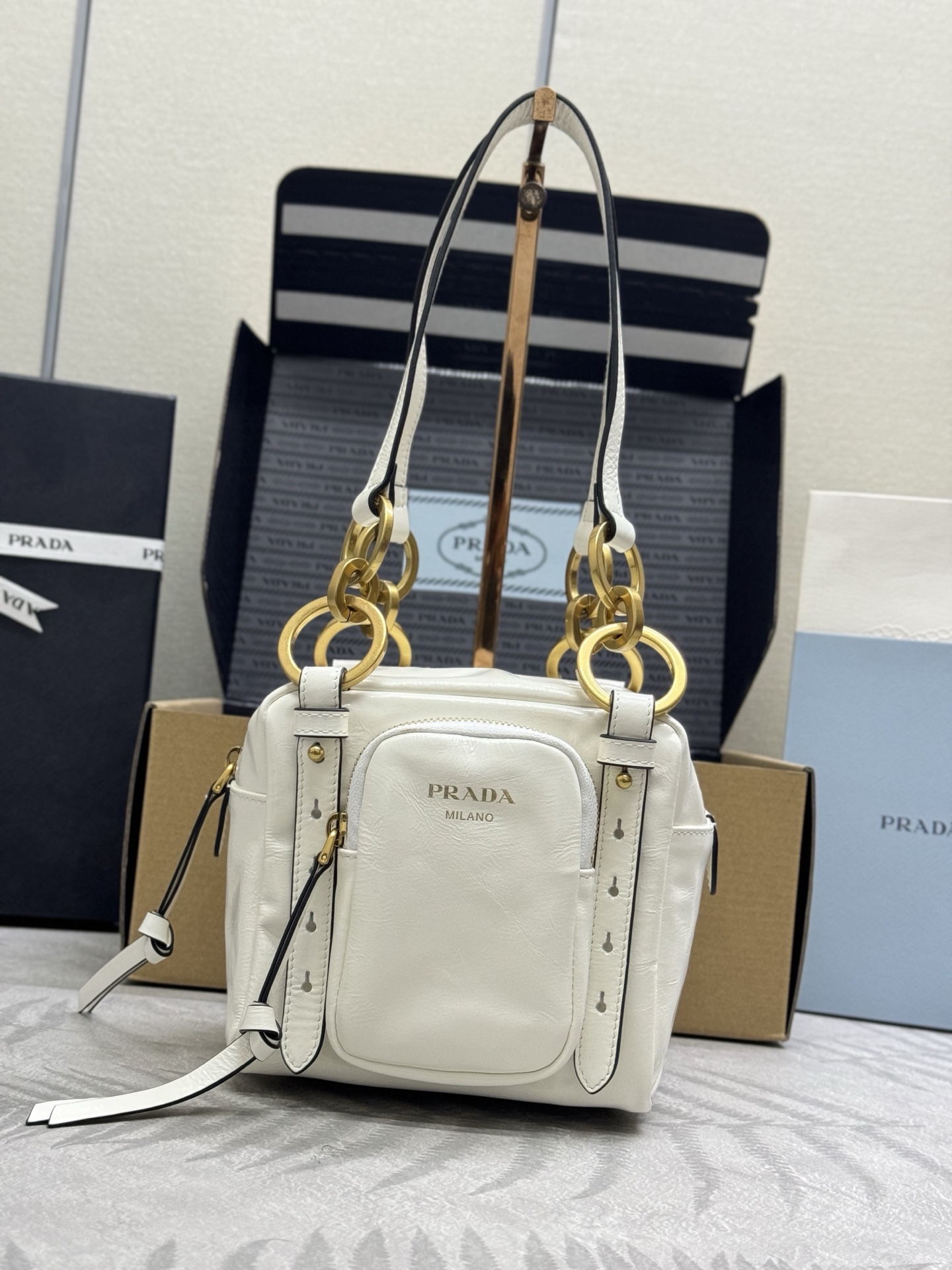 Prada Full set of counter-matched packaging, exclusive first release of 2025 new oil wax leather, officially on sale in small size 1BB137