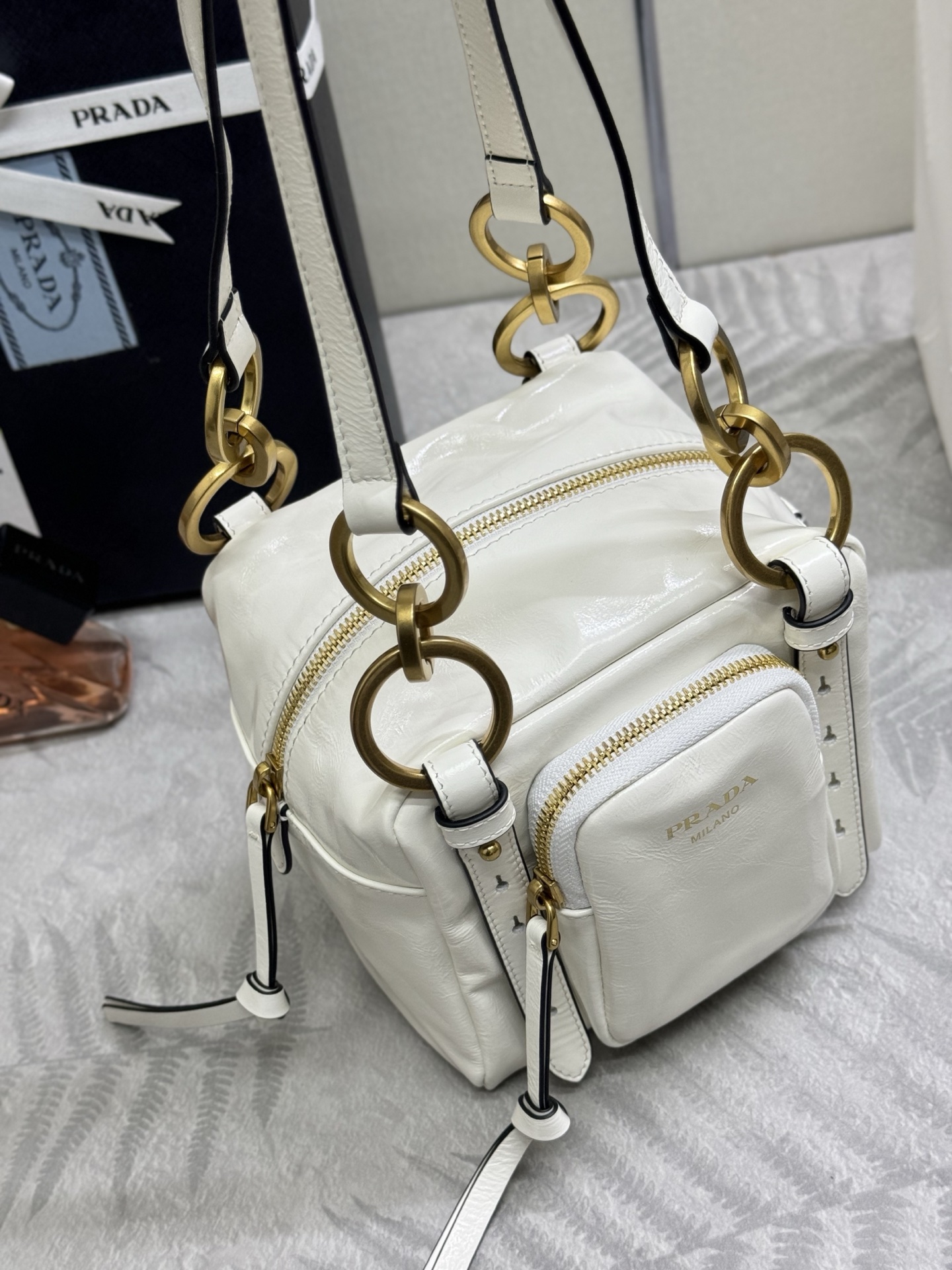 Prada Full set of counter-matched packaging, exclusive first release of 2025 new oil wax leather, officially on sale in small size 1BB137