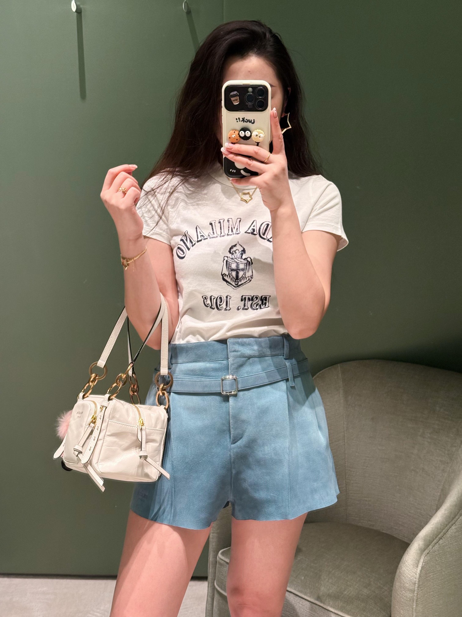Prada New product first release 25 small white upper body picture