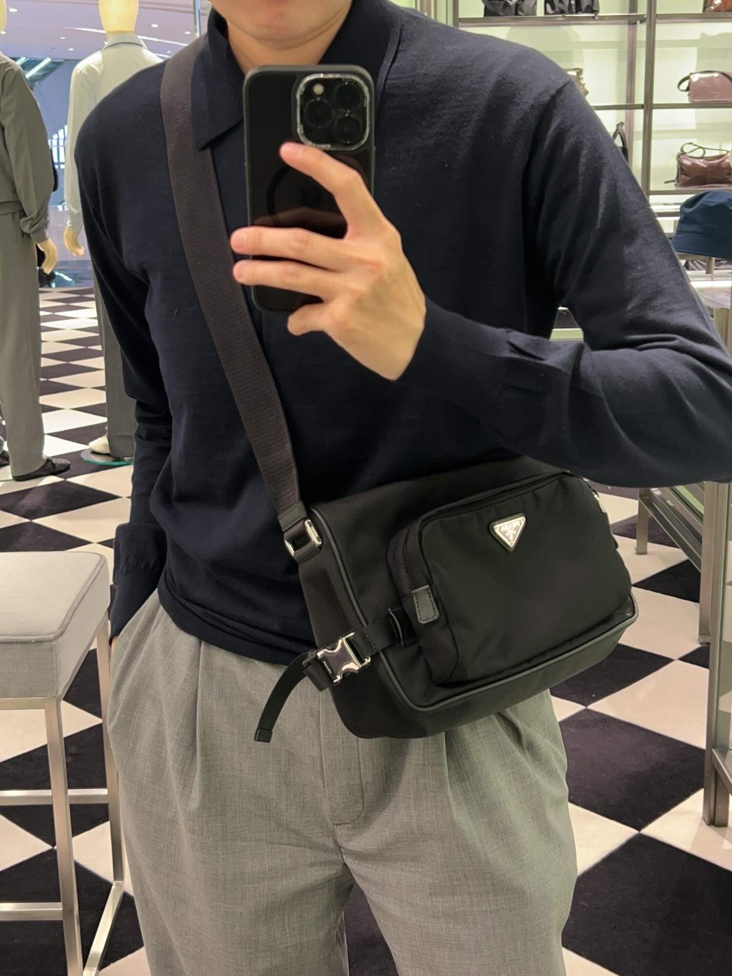 NO:387106,Small postman's upper body picture, Prada [top original list], prada19860909小号邮差上身图,普拉达【顶级原单】,prada,Bag