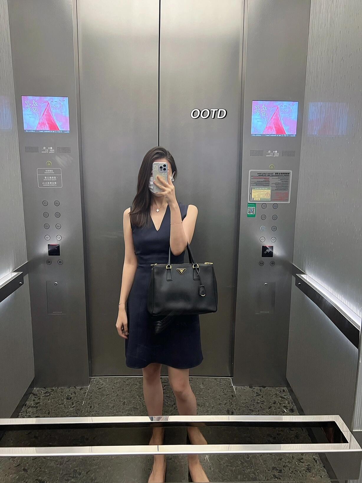 NO:385576,Medium black upper body picture, Prada [top original list], prada19860909中号黑色上身图,普拉达【顶级原单】,prada,Bag