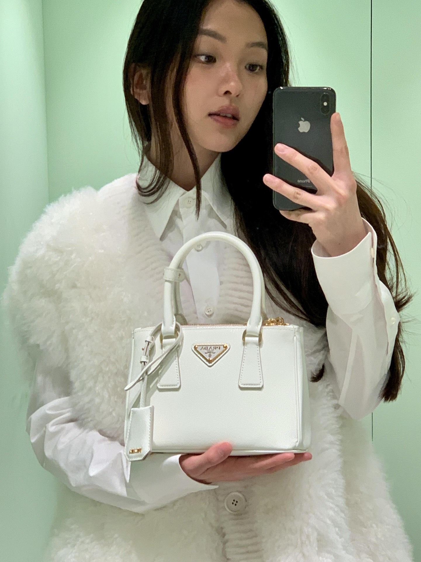 NO:386108,New version of mini killer bag, upper body picture, Prada [top original list], prada19860909新版mini杀手包,上身图,普拉达【顶级原单】,prada,Bag