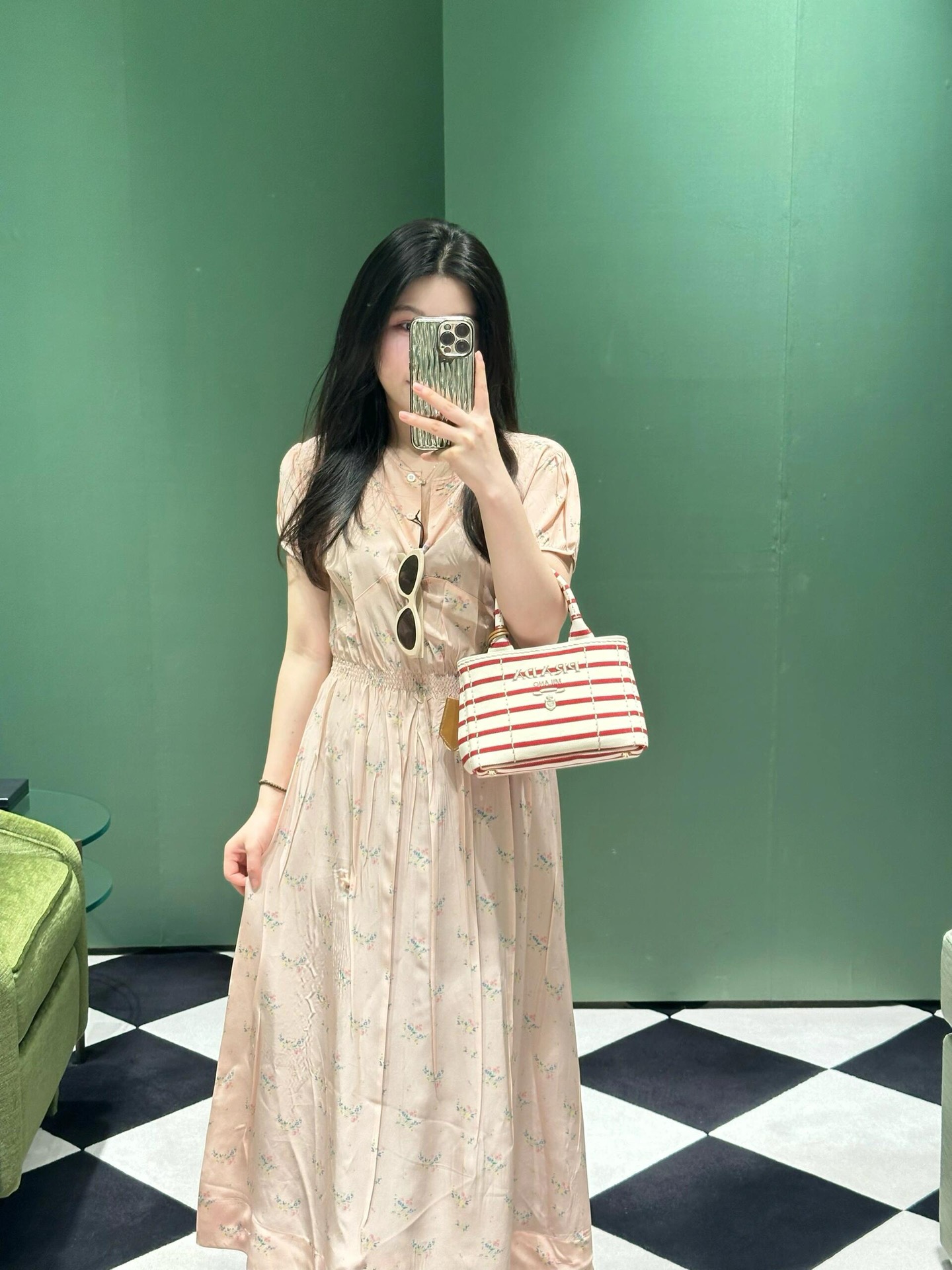 NO:390066,Mini striped red, model picture, Prada [top original list], prada19860909迷你条纹红色,模特图,普拉达【顶级原单】,prada,Bag