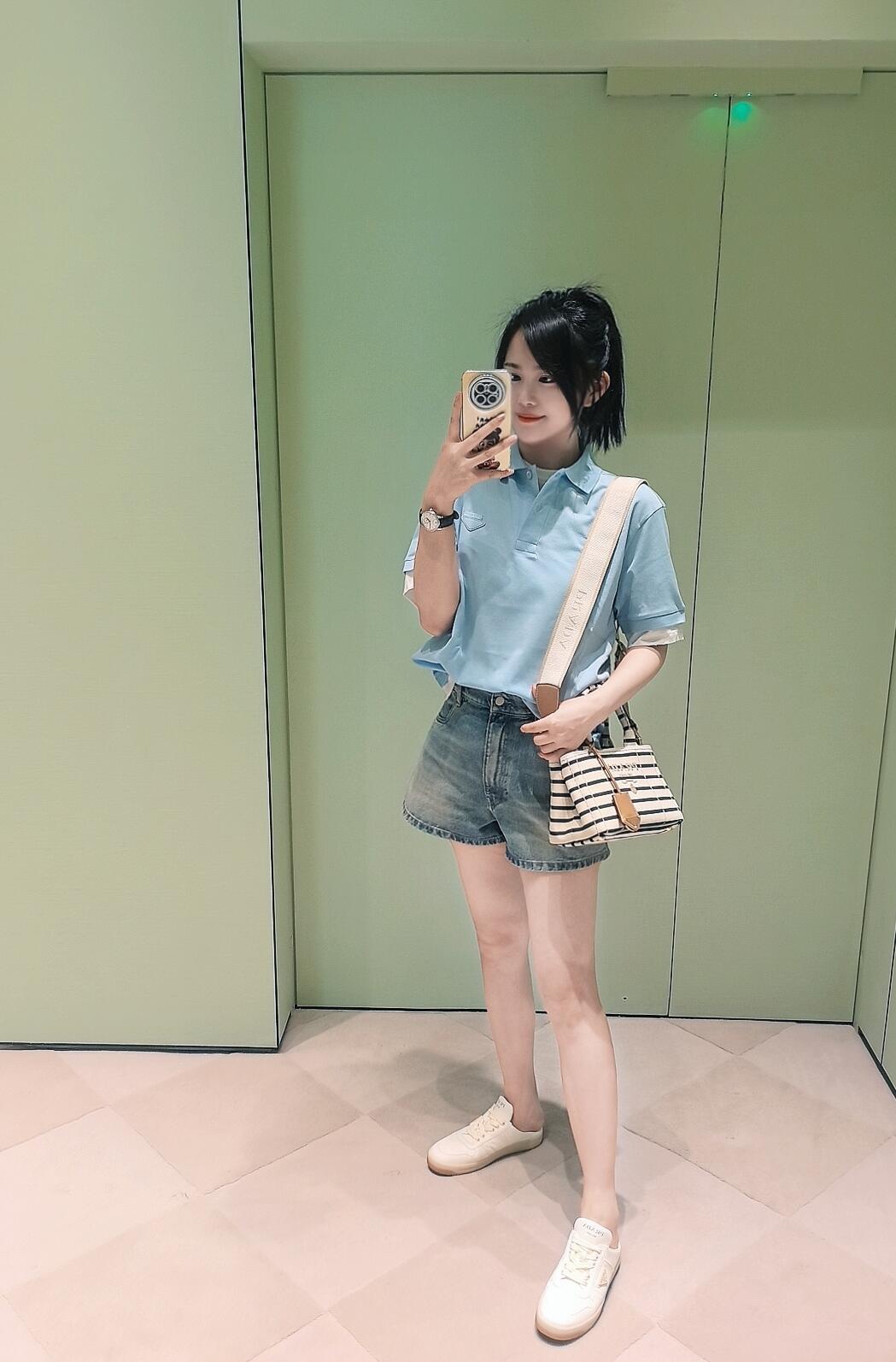 NO:390080,Mini striped blue, model picture, Prada [top original list], prada19860909迷你条纹蓝色,模特图,普拉达【顶级原单】,prada,Bag