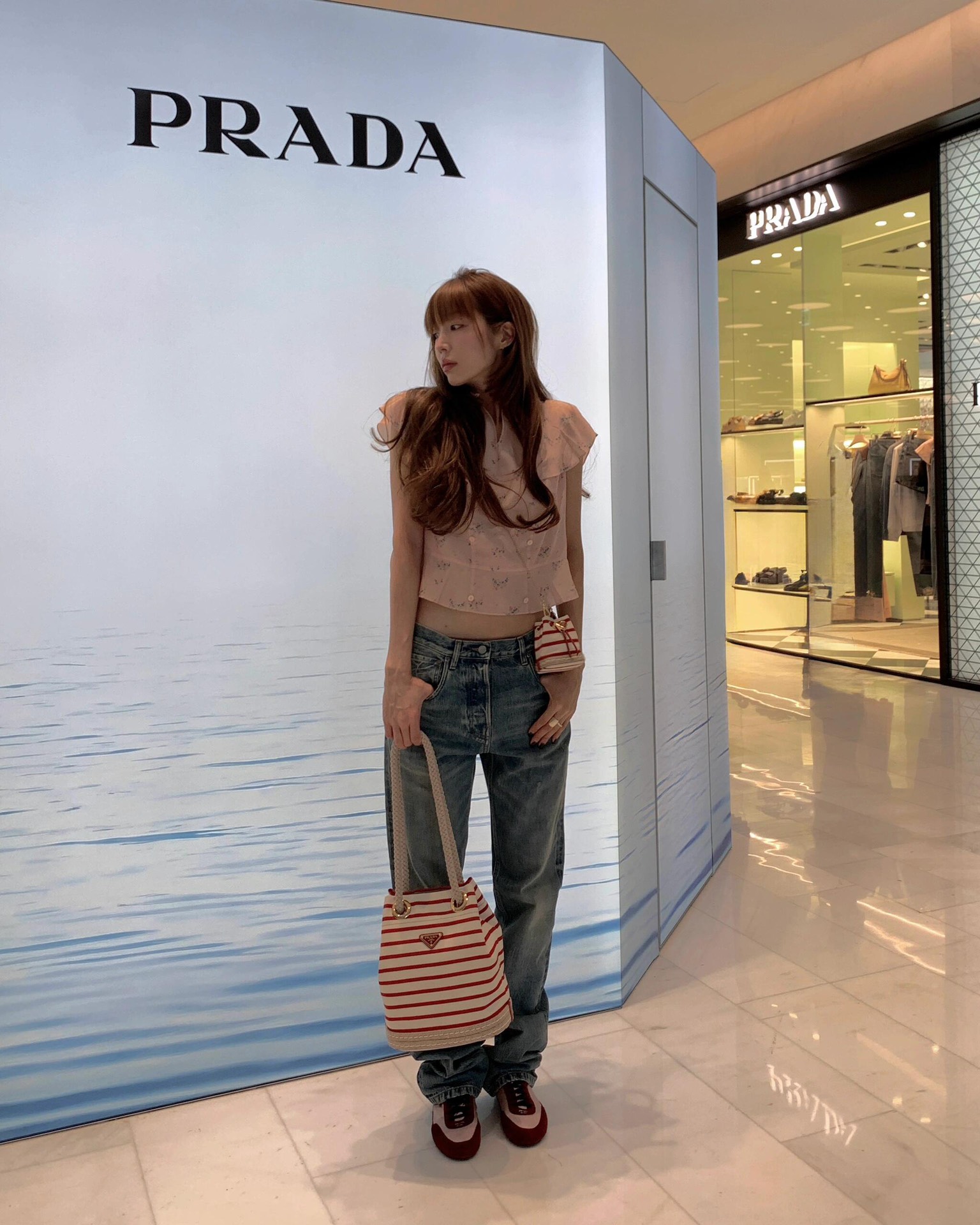 NO:386976,Stripe red, model picture, Prada [top original list], prada19860909条纹红色,模特图,普拉达【顶级原单】,prada,Bag