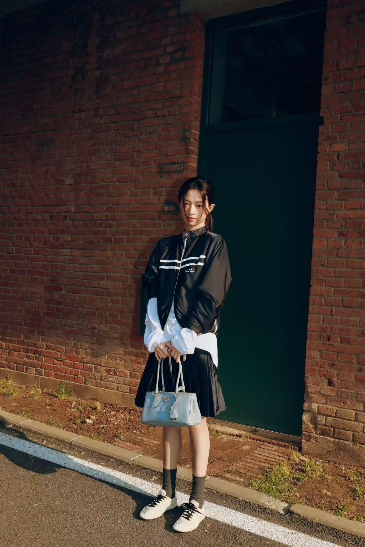 NO:387068,Haze blue upper body picture, Prada [top original list], prada19860909雾霾蓝上身图,普拉达【顶级原单】,prada,Bag