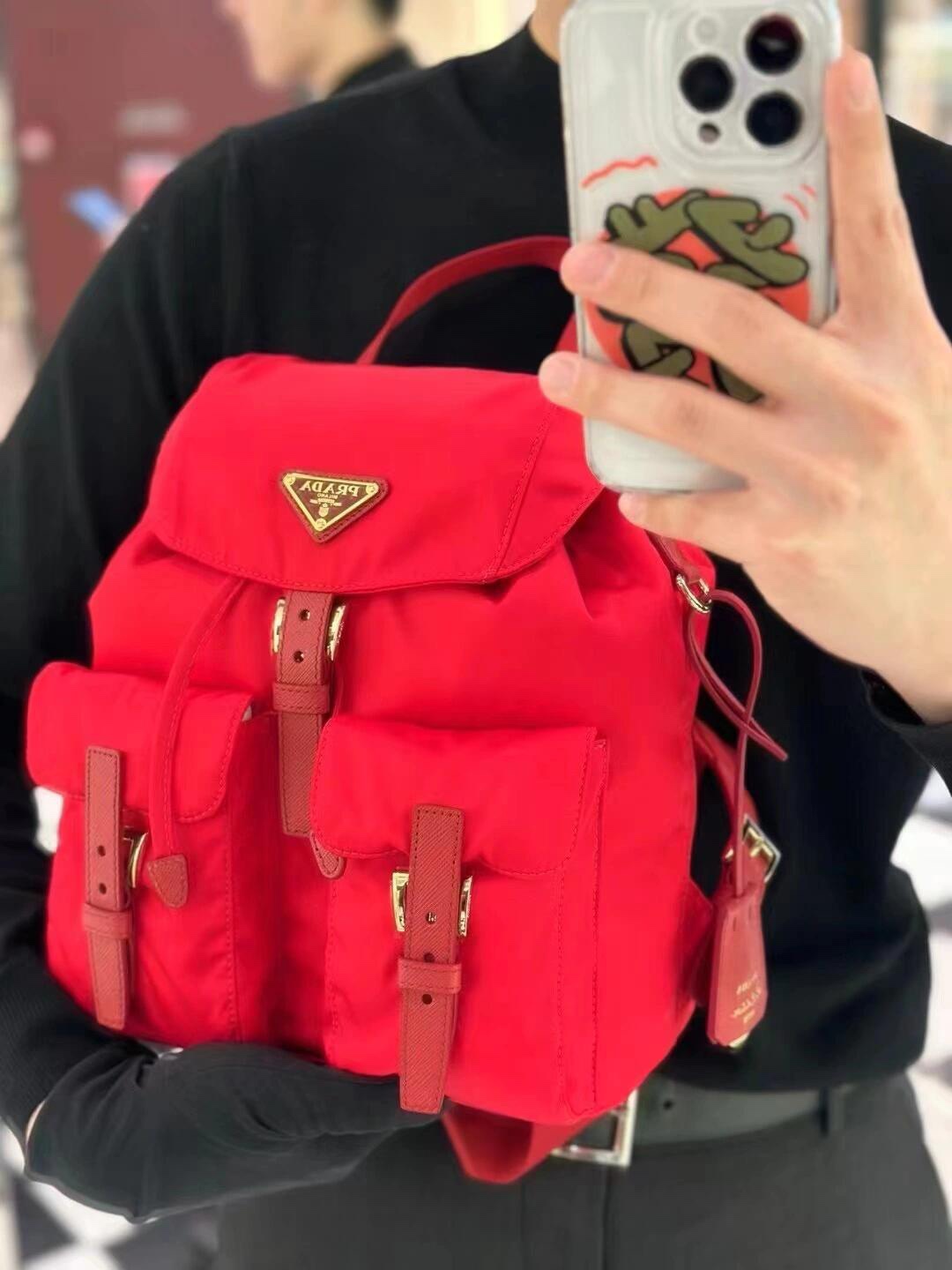 NO:387446,Golden button red, model picture, Prada [top original list], prada19860909金扣红色,模特图,普拉达【顶级原单】,prada,Bag