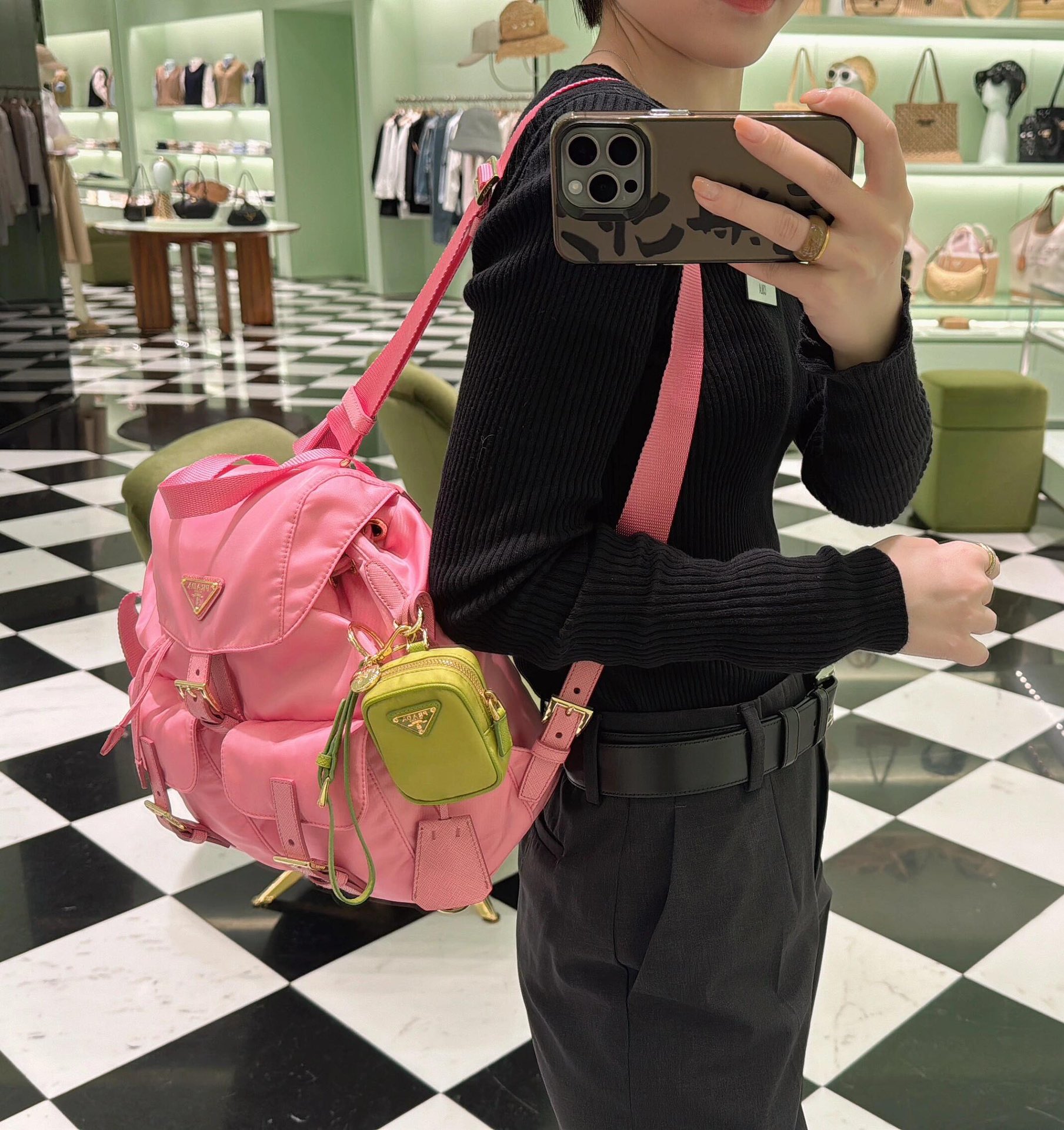 NO:387461,Golden button pink, model picture, Prada [top original list], prada19860909金扣粉色,模特图,普拉达【顶级原单】,prada,Bag