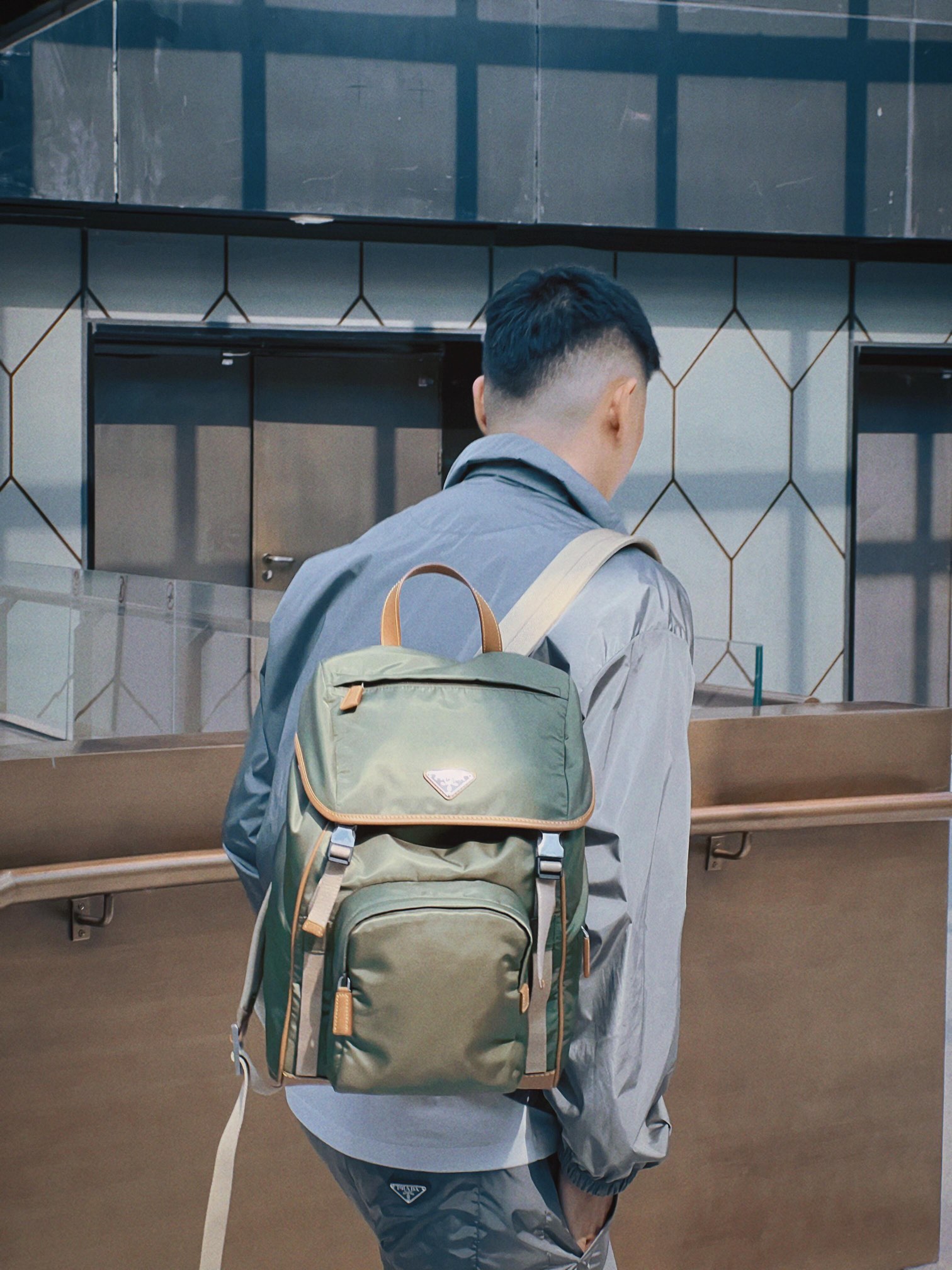 NO:387545,Green backpack, model pictures, Prada [top original list], prada, backpacks19860909绿色背包,模特图,普拉达【顶级原单】,prada,backpacks,Bag