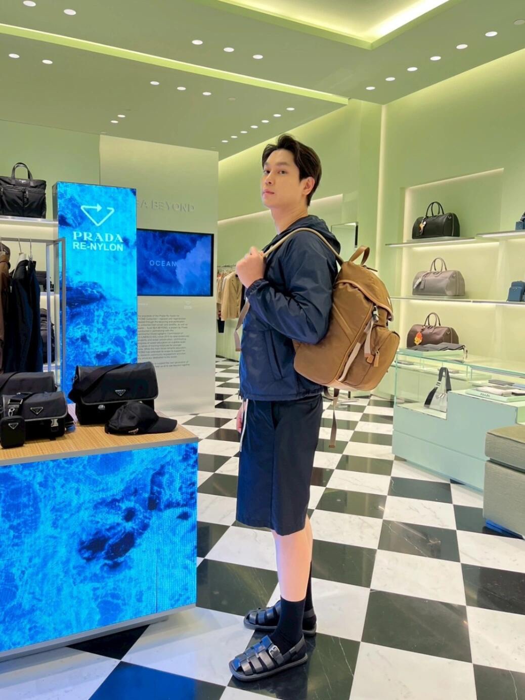 NO:387557,Cork color backpack, model pictures, Prada [top original list], prada, backpacks19860909软木色背包,模特图,普拉达【顶级原单】,prada,backpacks,Bag