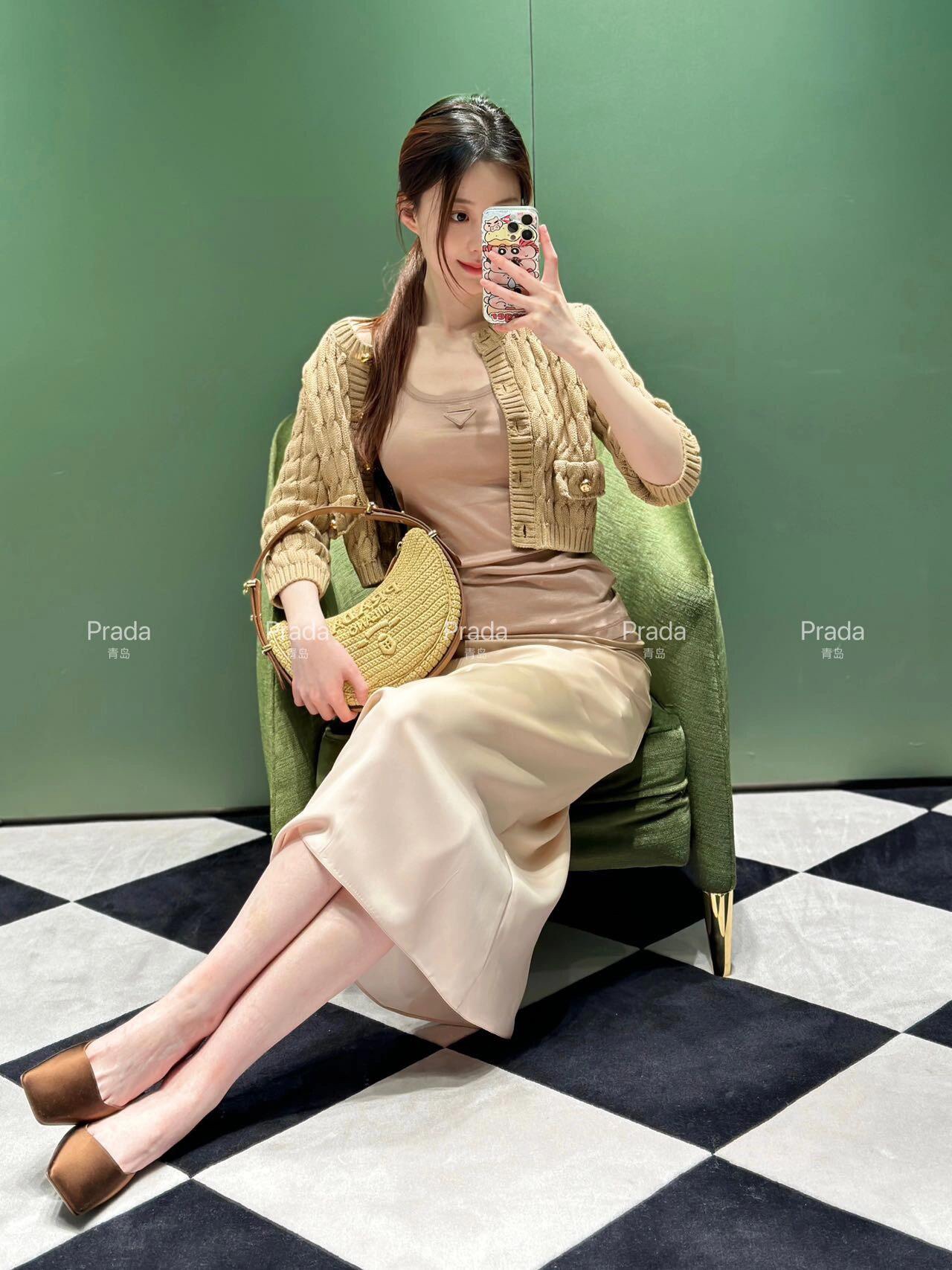 NO:388025,Moon straw bag model picture, Prada [top original list], prada, espadrilles19860909月亮草编包 模特图,普拉达【顶级原单】,prada,espadrilles,Bag