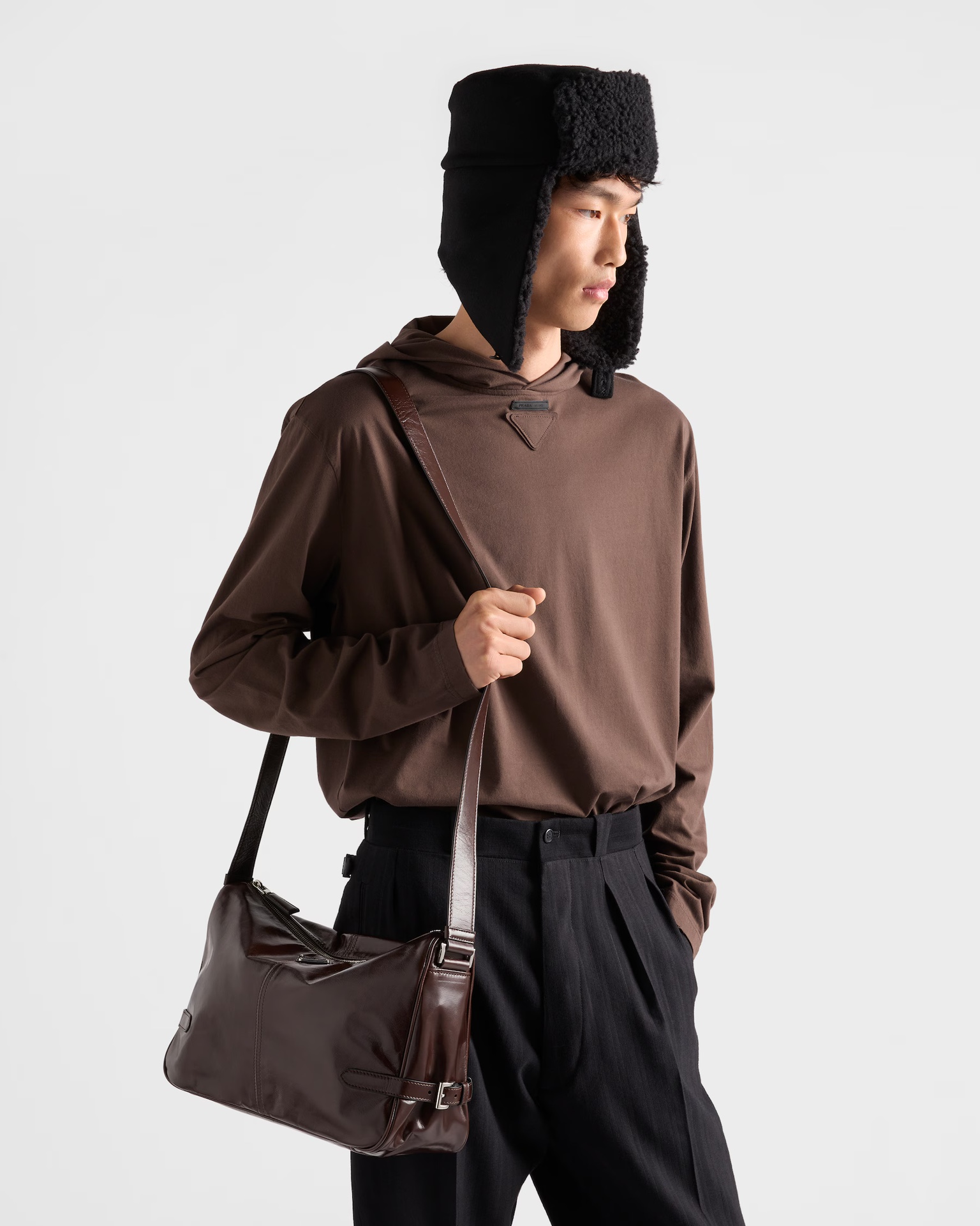 NO:388890,Deep coffee upper body picture, Prada [top original list], prada19860909深咖啡上身图,普拉达【顶级原单】,prada,Bag