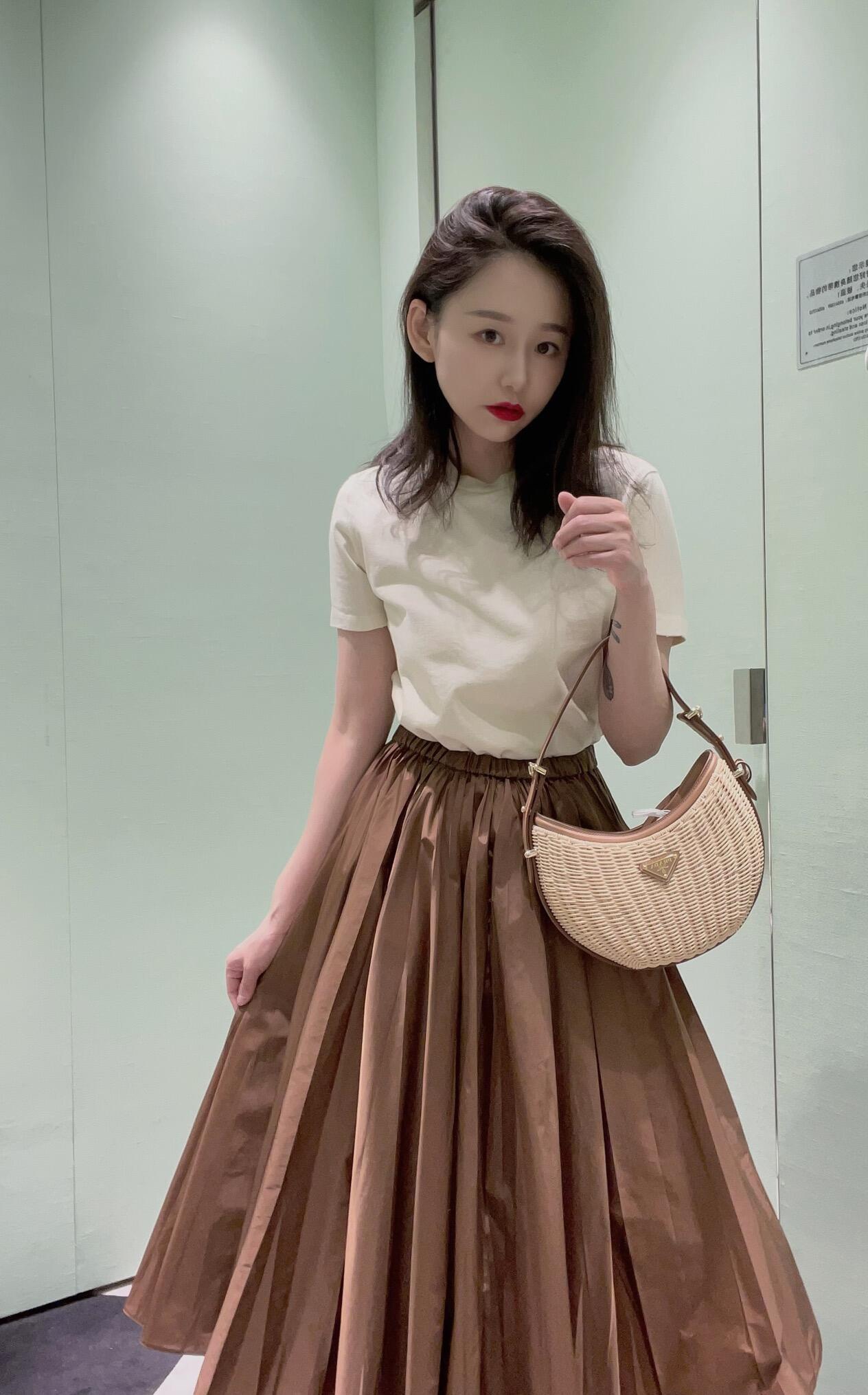 NO:389979,Caramel upper body picture, Prada [top original list], prada19860909焦糖上身图,普拉达【顶级原单】,prada,Bag