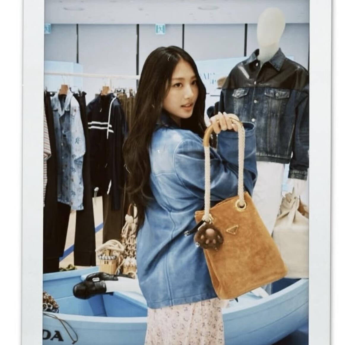 NO:390050,Cinnamon color, model pictures, Prada [top original list], prada19860909肉桂色,模特图,普拉达【顶级原单】,prada,Bag