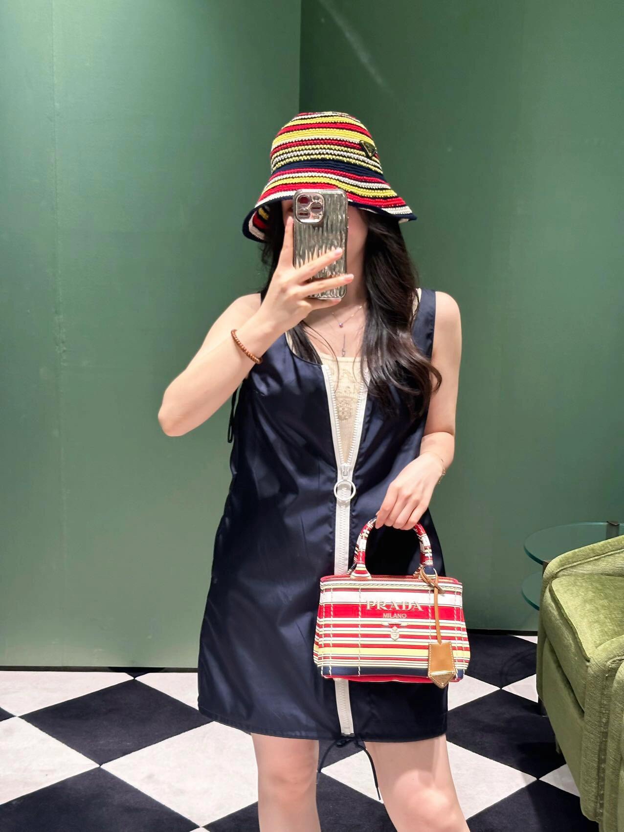 NO:390128,Colorful model pictures, Prada [top original list], prada19860909彩色模特图,普拉达【顶级原单】,prada,Bag