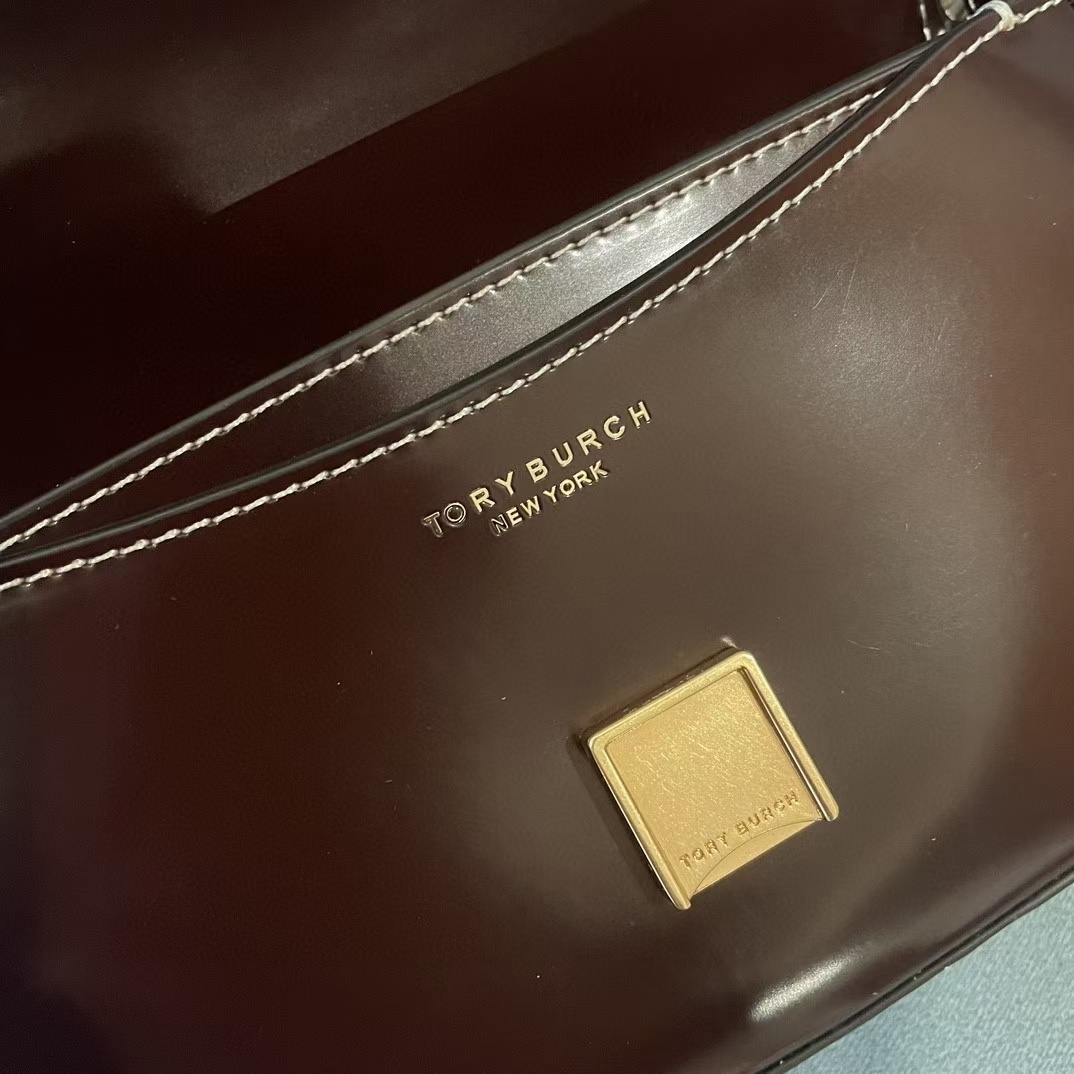 配礼盒🎁TB 托里伯奇 💗💗荔枝纹 TORY BURCH 全新Britten系列腋下包-富有气质与质感的