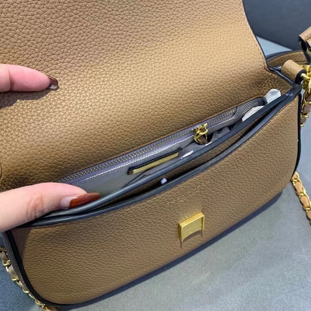 配礼盒🎁TB 托里伯奇 💗💗荔枝纹 TORY BURCH 全新Britten系列腋下包-富有气质与质感的