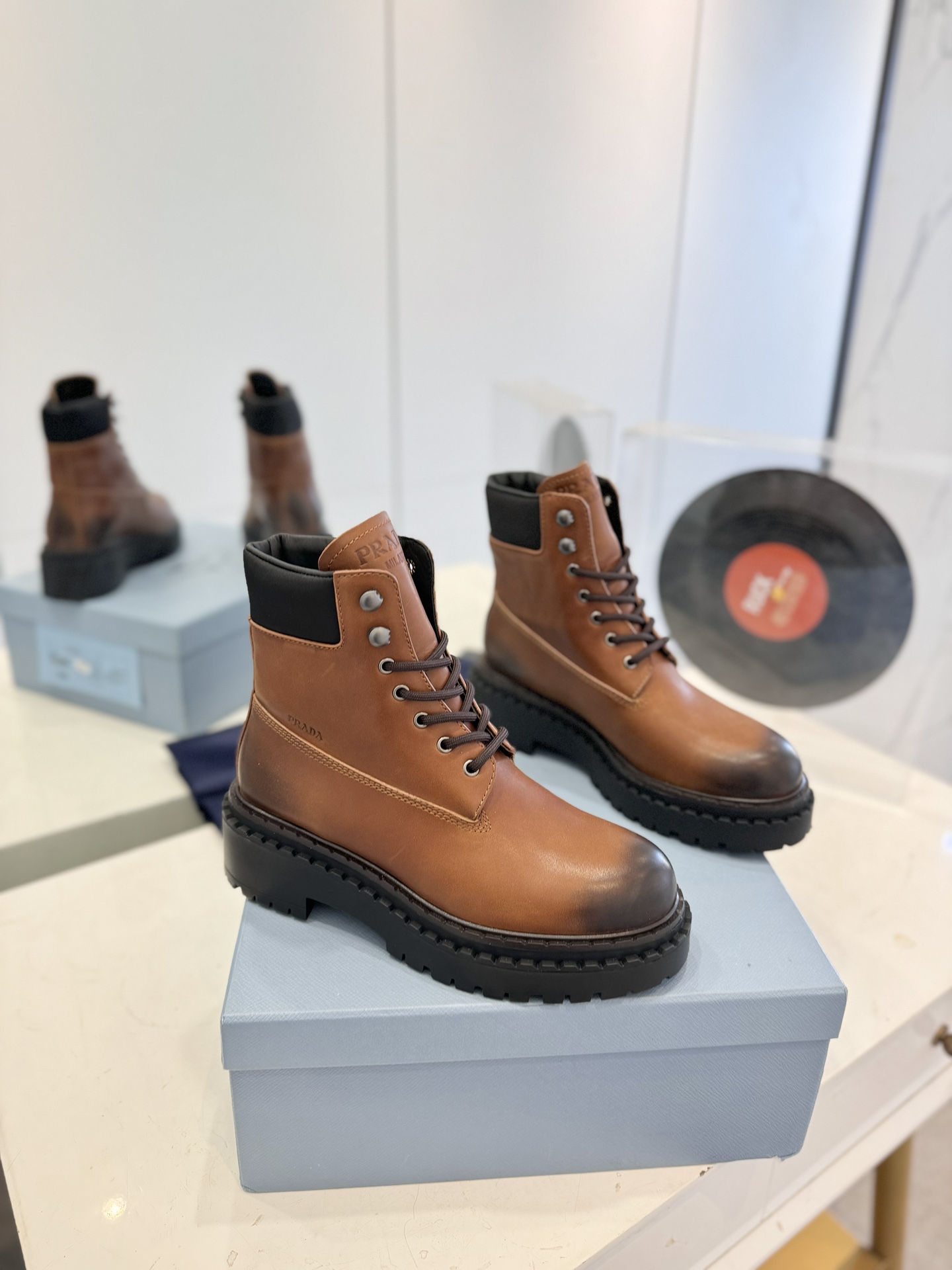 NO:483758,'Prada Martin Boots' Thick-soled retro Martin boots fabric imported waxed calfskin has a unique flavor, and everyone loves it and can easily control it!  !  It will explode every year. There is also a versatile and classic shoe last that is enough to conquer you. Wear it, increase height and relax without making mistakes, and the feet are simple and handsome. The fabric is imported waxed calfskin. The inner foot pads are soft and delicate, and the feet feel comfortable. TPU rubber mold is anti-slip and lightweight. The sole height is 5CM. The number of sizes is 35-40 (customized by 40, 41), boots, prada, boots, cowhide19860909《普拉达马丁靴》 厚底复古马丁靴面料进口打蜡小牛皮独到味道,人人都爱也轻松驾驭！！每年都会爆.还有就是百搭经典的鞋楦,足以征服你,穿上它,增高休闲两不失误,上脚简单帅气 面料进口打蜡小牛皮 内里垫脚透染牛皮柔软细腻,脚感舒适, TPU橡胶模具防滑轻便大底 大底高度5CM 码数35-40（40,41订制）,靴子,prada,boots,cowhide,Women's Shoes