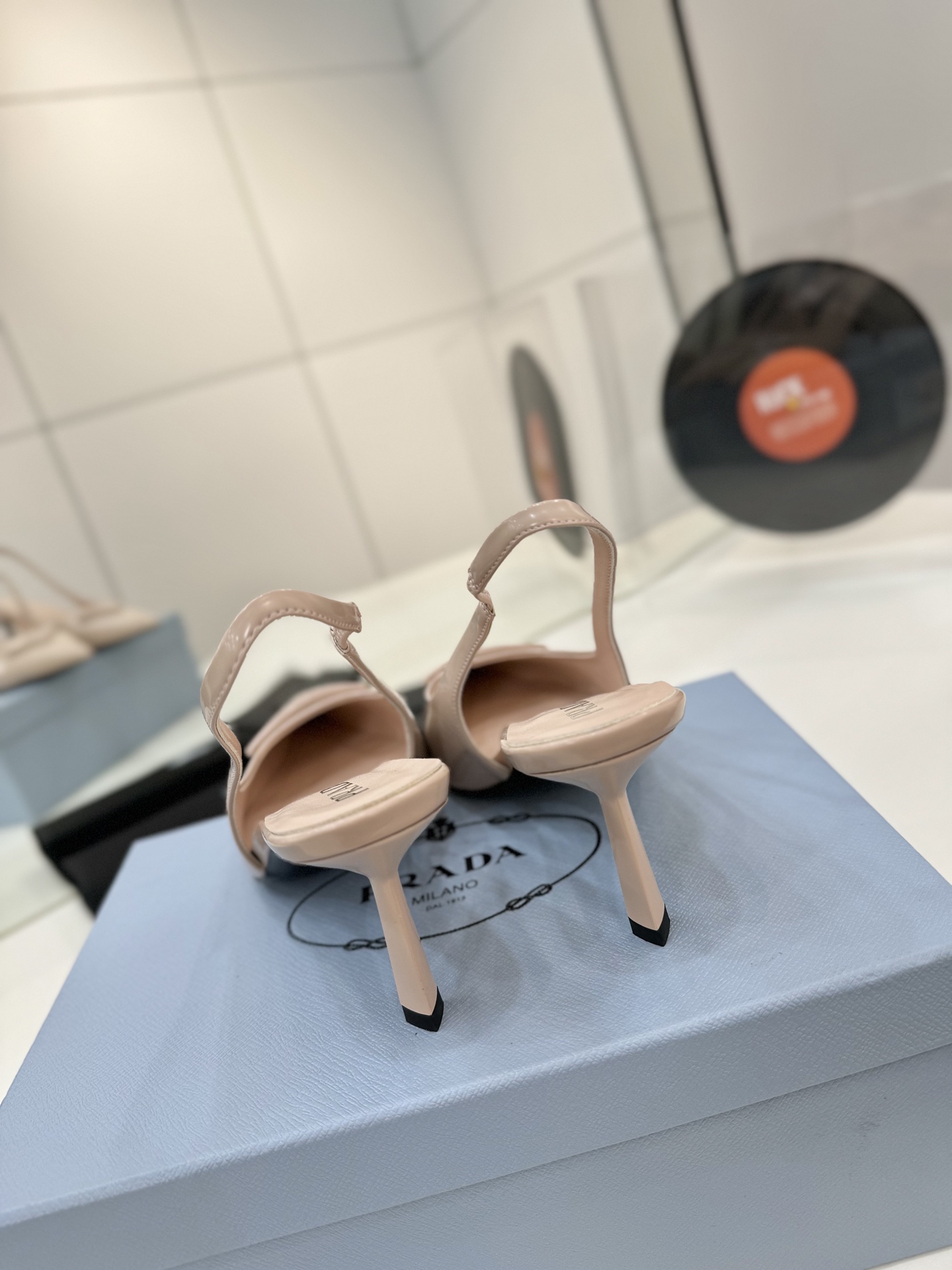 Prada 2024 Collection: Queen’s Shoes with Unique Design and Italian Craftsmanship - 图片 8