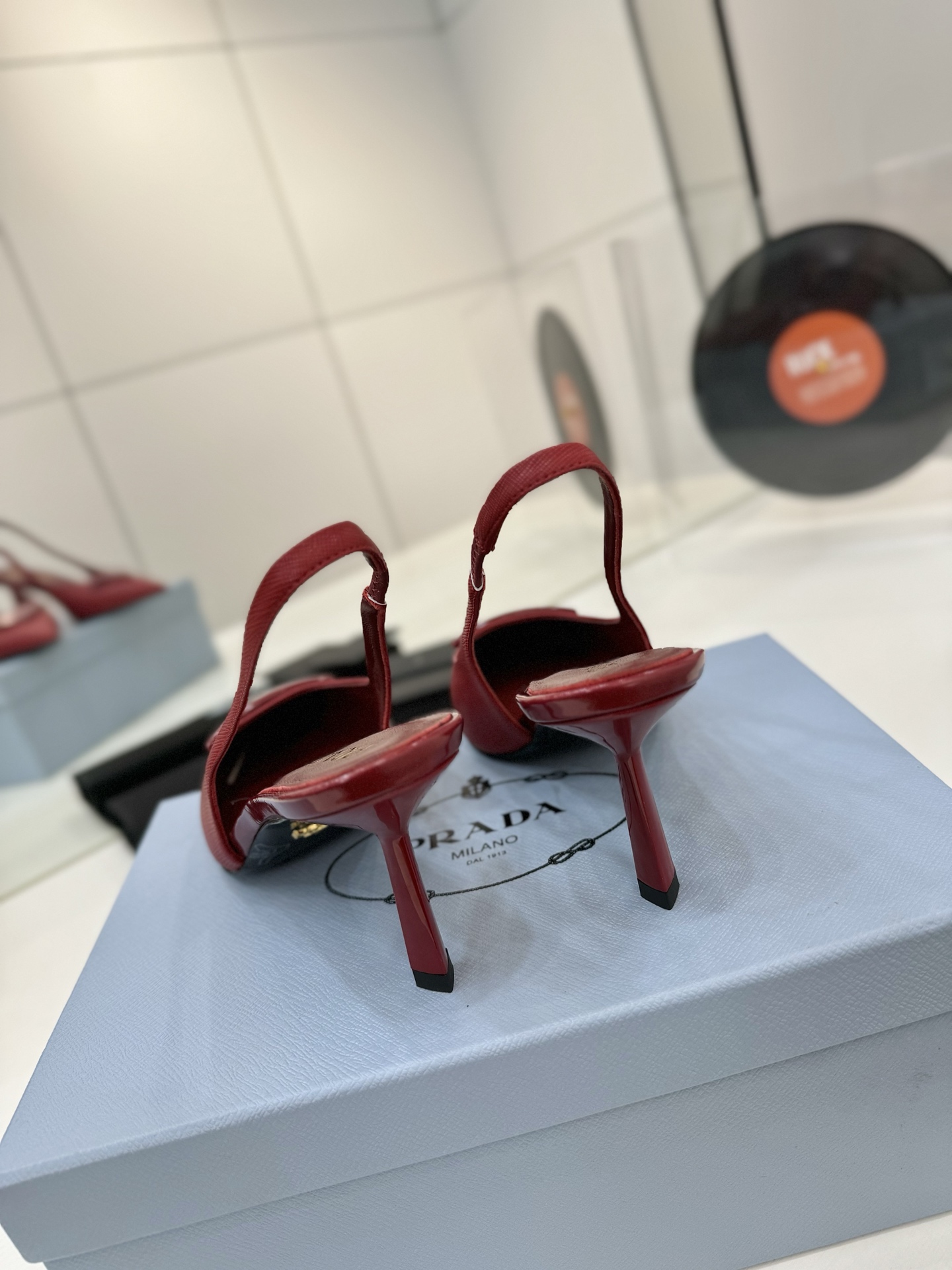 Prada 2024 Shoes: High-Quality Design and Materials at Factory Price - 图片 8