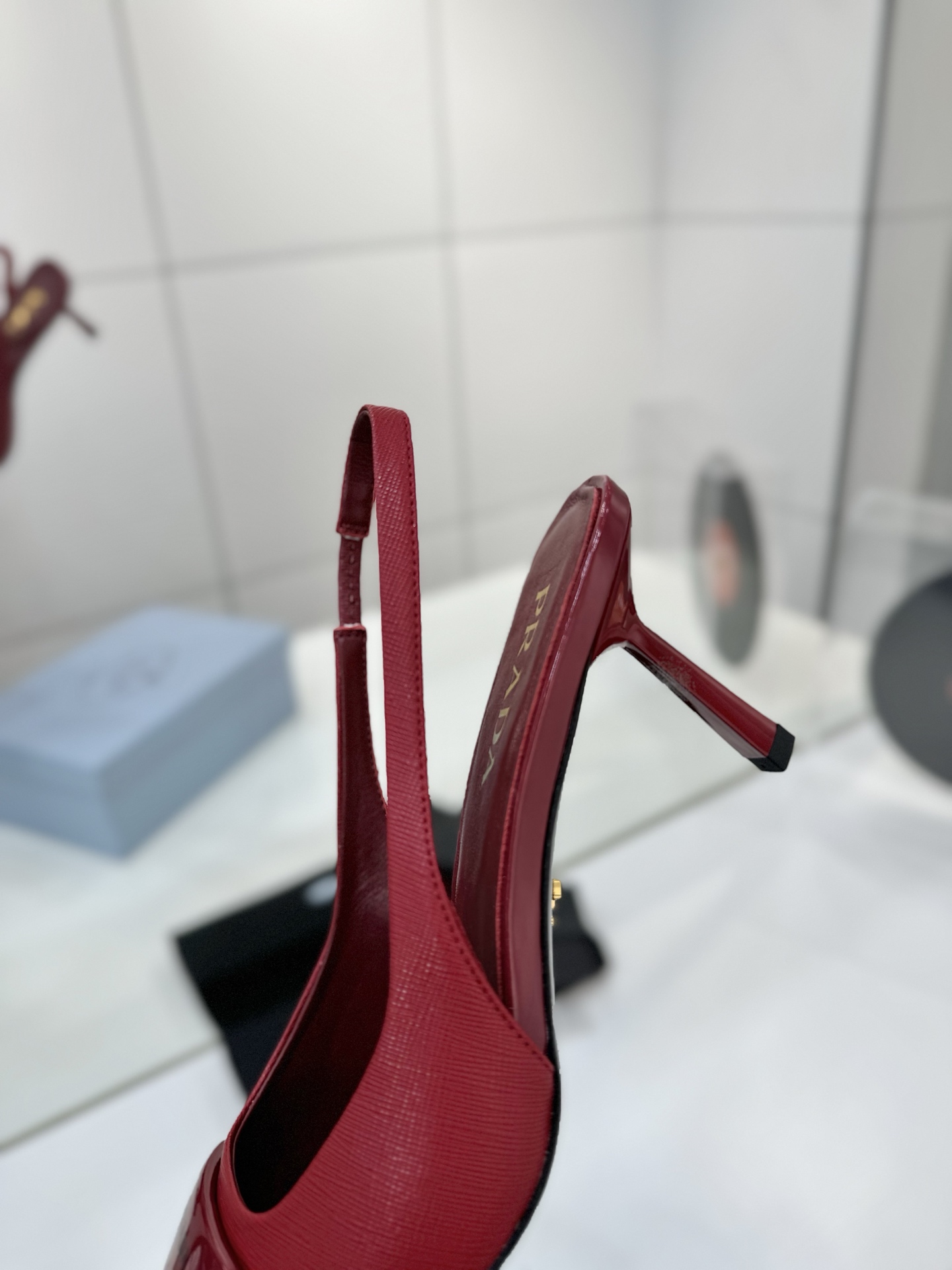 Prada 2024 Shoes: High-Quality Design and Materials at Factory Price - 图片 6