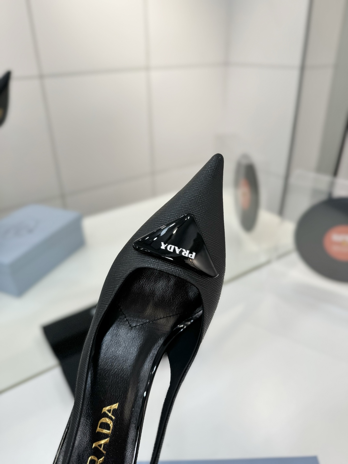 Prada 2024: Queen’s Shoes with Triangular Tiggers and Italian Craftsmanship - 图片 5