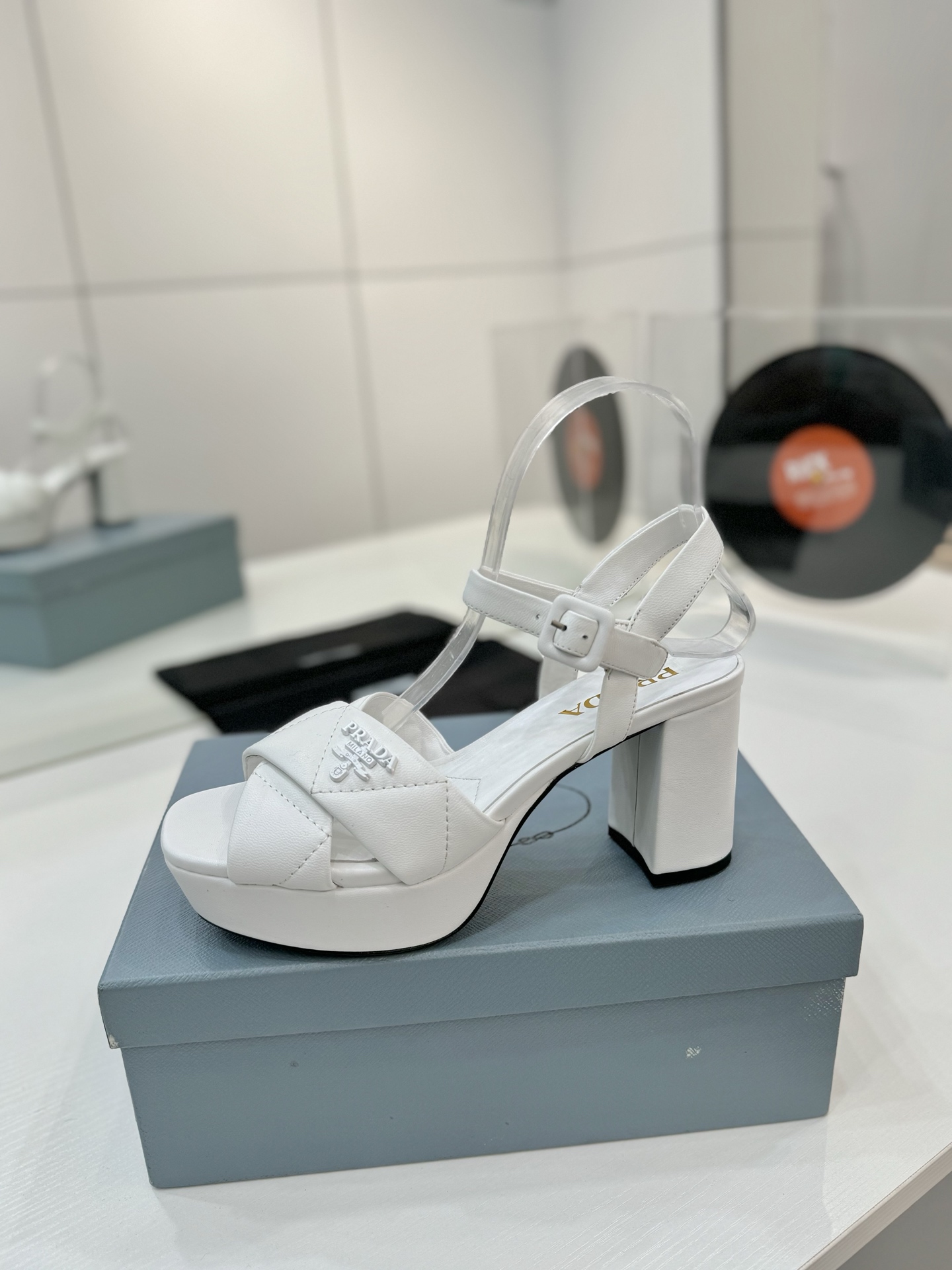 “New Embroidered Sandals Series with Roman Thick Style, 3cm Front Height, 8.5cm High, 35-40 Coders” - 图片 4