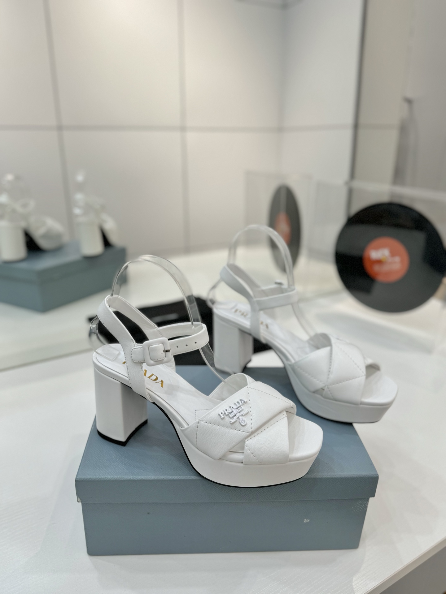 “New Embroidered Sandals Series with Roman Thick Style, 3cm Front Height, 8.5cm High, 35-40 Coders” - 图片 1