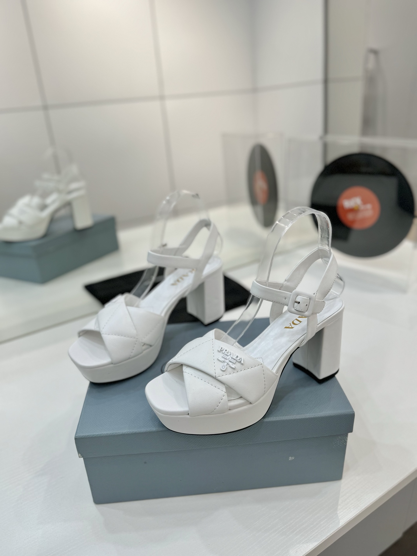 “New Embroidered Sandals Series with Roman Thick Style, 3cm Front Height, 8.5cm High, 35-40 Coders” - 图片 2