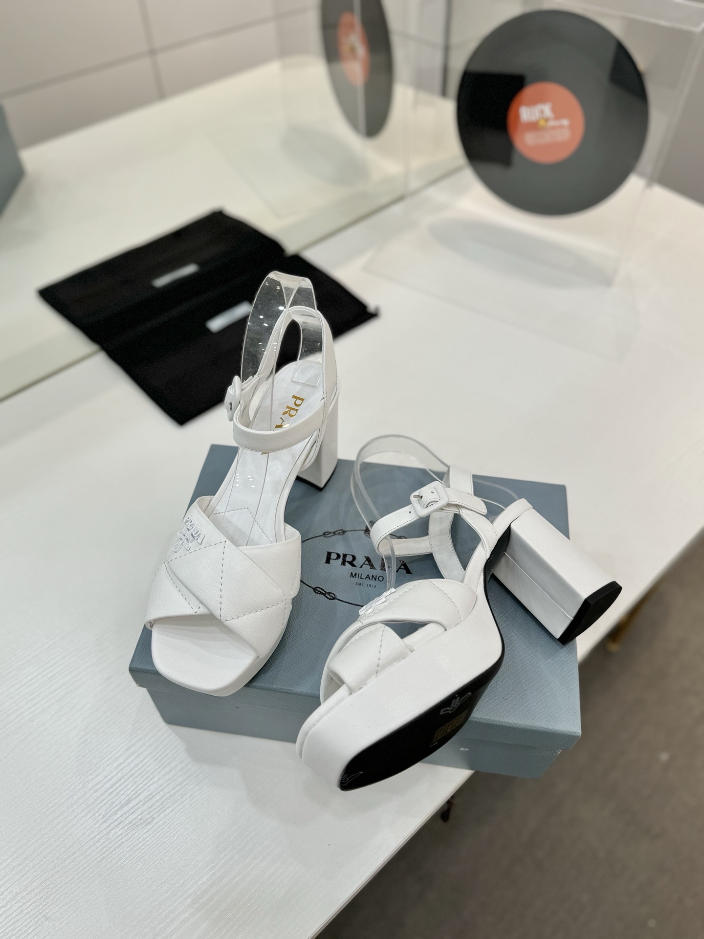 “New Embroidered Sandals Series with Roman Thick Style, 3cm Front Height, 8.5cm High, 35-40 Coders” - 图片 8