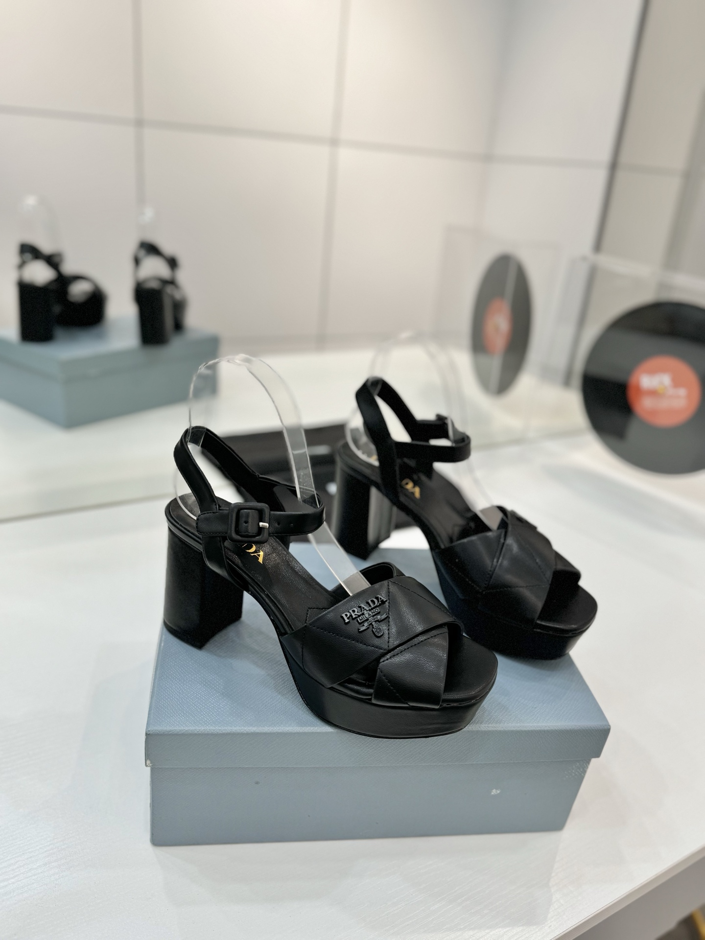 “New Embroidered Roman Sandals: Classic Upgrades, Comfy and Fashionable at Factory Price” - 图片 1